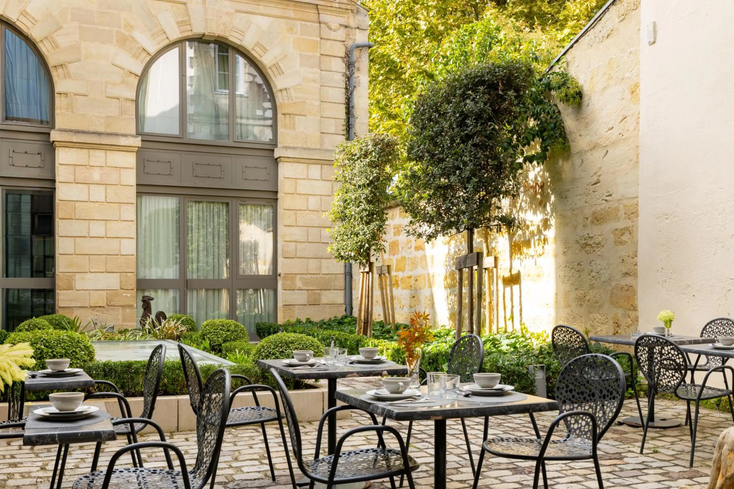 Restaurant/places to eat in Hôtel La Maison Bord'eaux