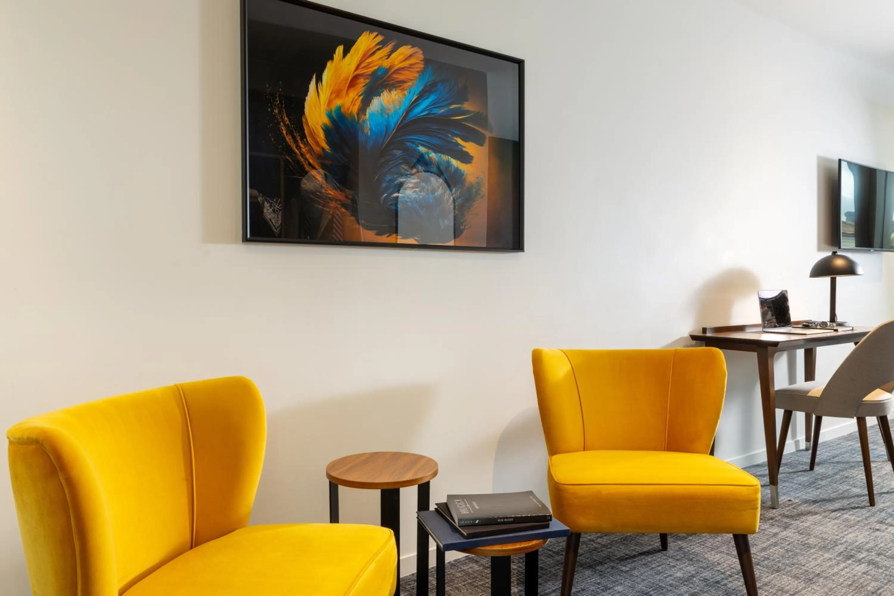 TV and multimedia in Hôtel La Maison Bord'eaux