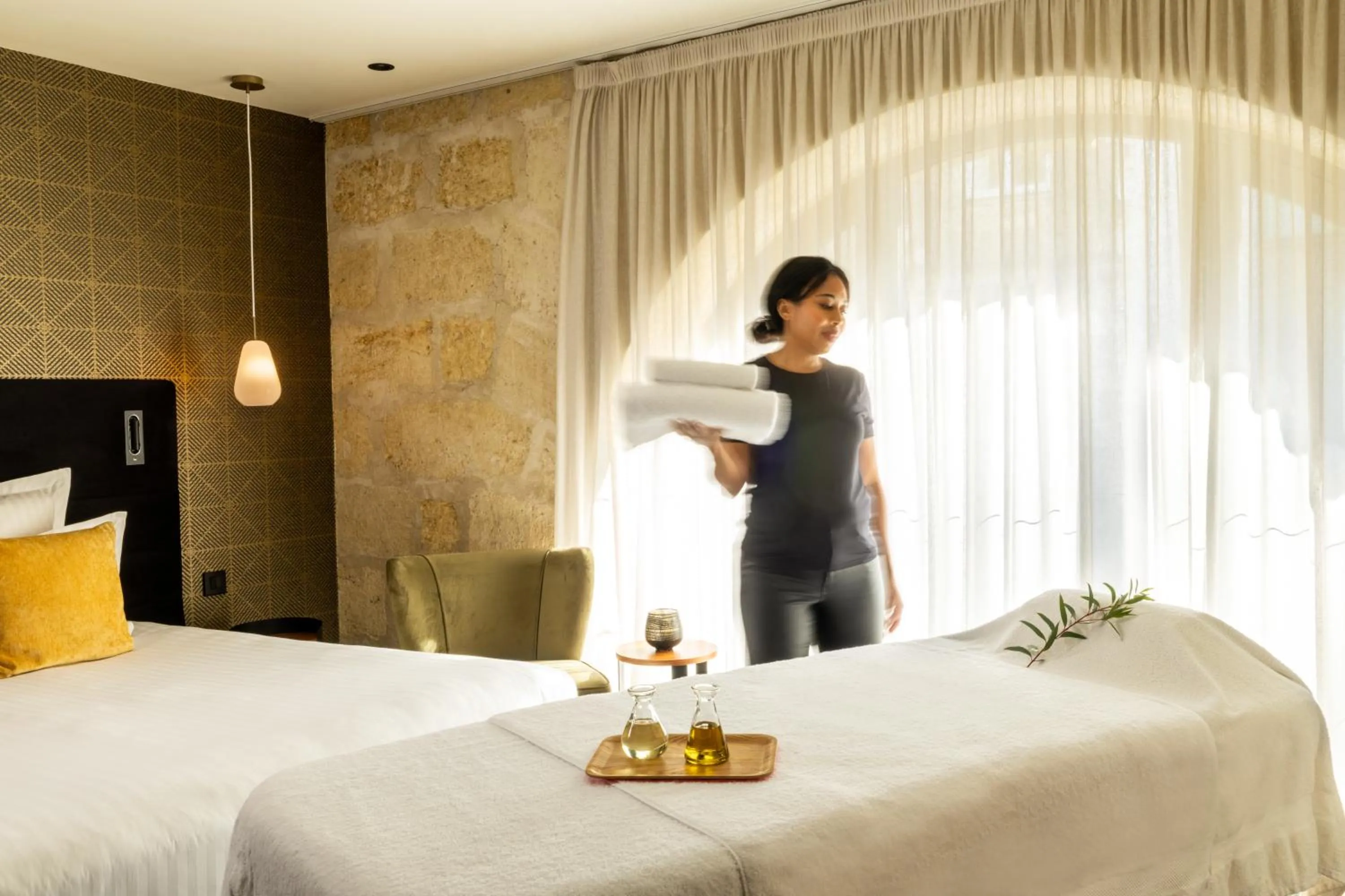 Massage, Bed in Hôtel La Maison Bord'eaux