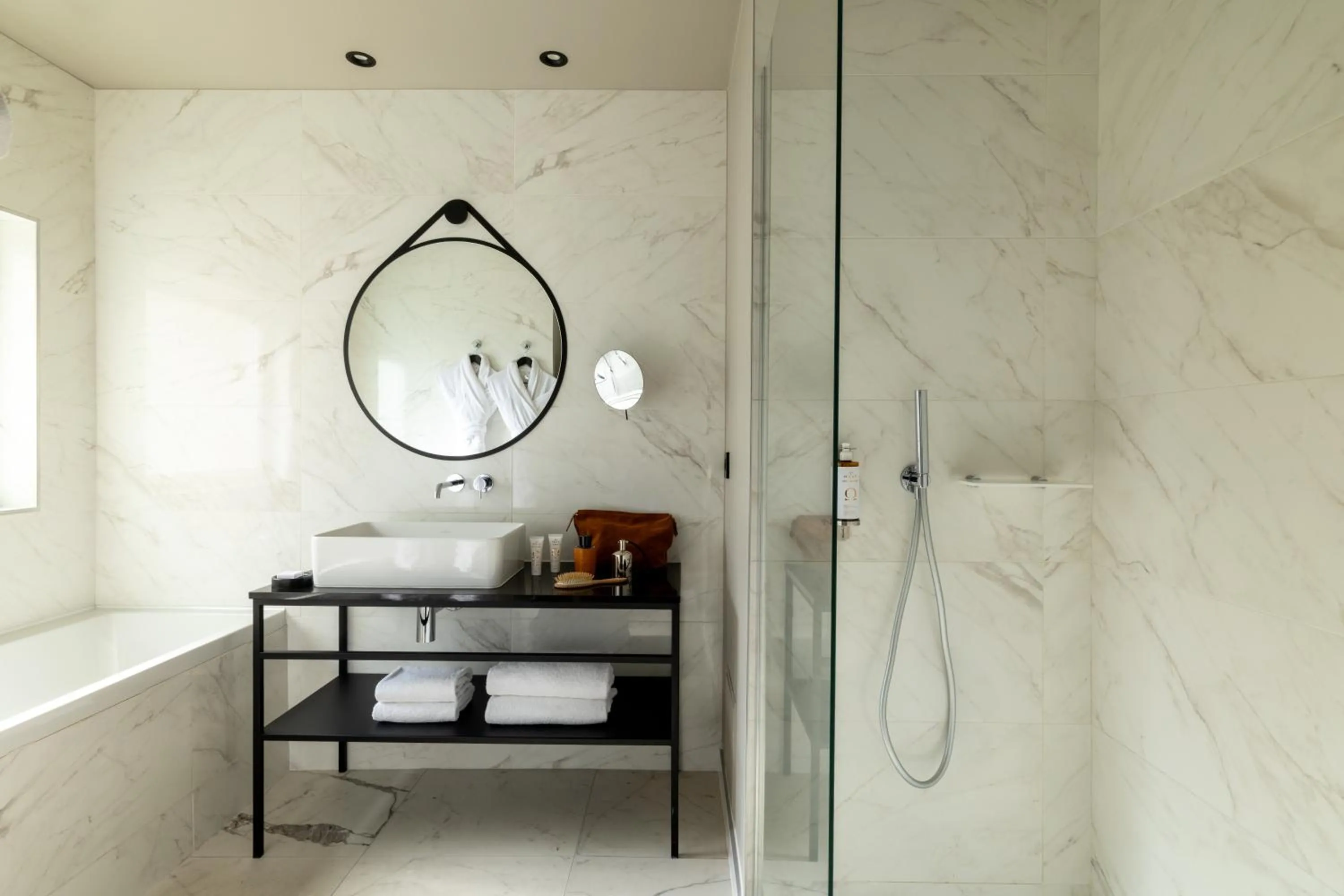 Shower in Hôtel La Maison Bord'eaux