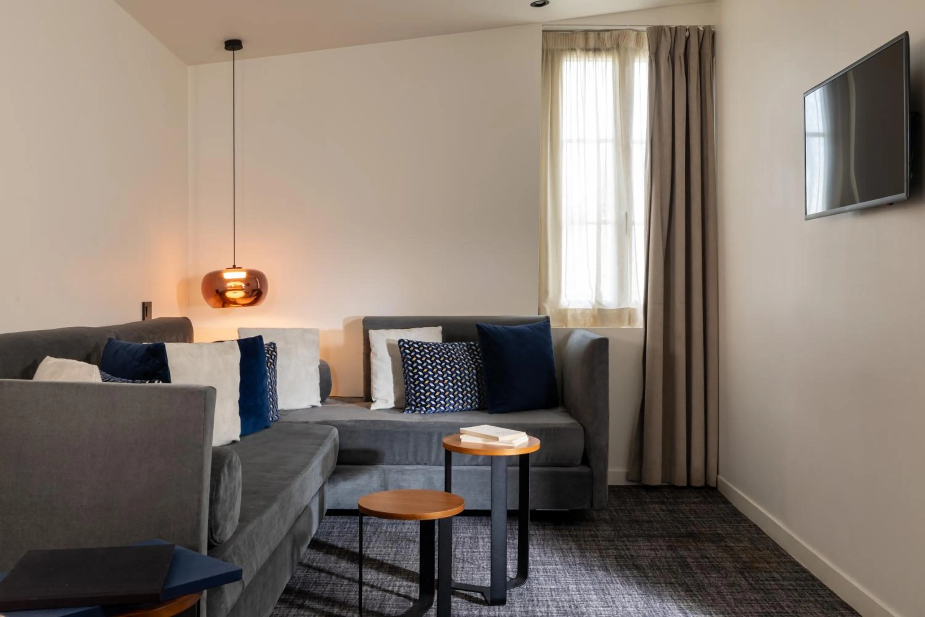 TV and multimedia in Hôtel La Maison Bord'eaux