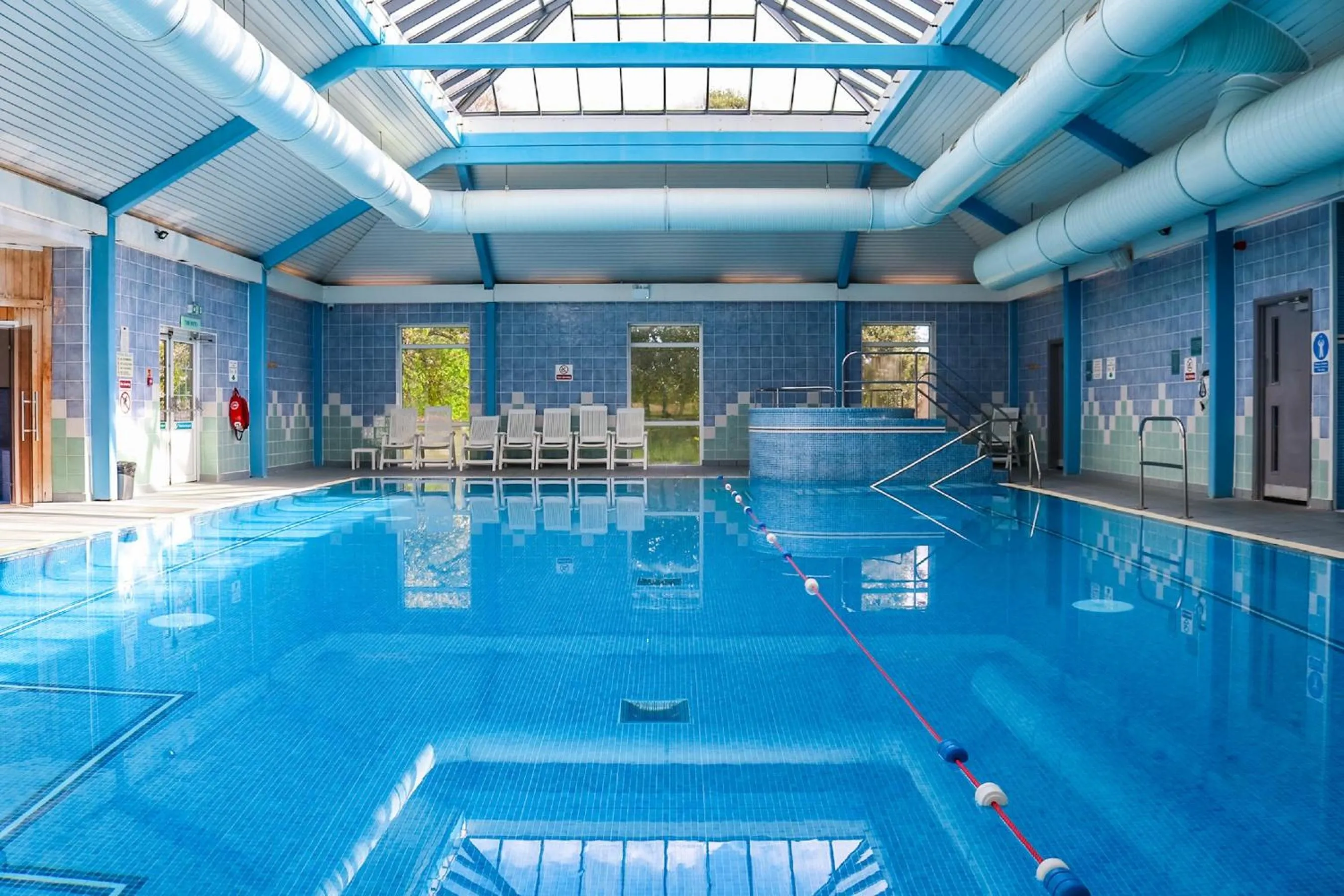 Swimming pool in Elfordleigh Hotel