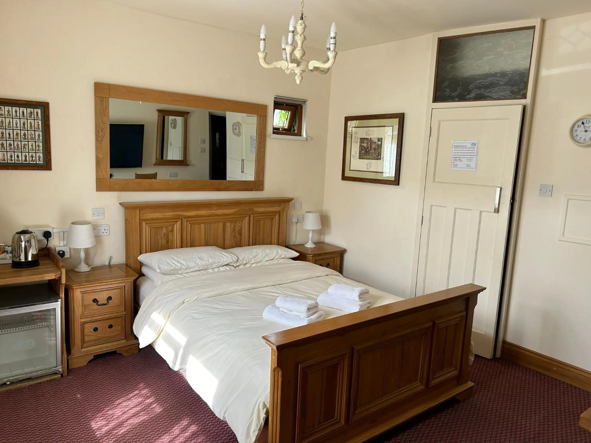 Bedroom, Bed in Oakwood Bed and Breakfast Heathrow