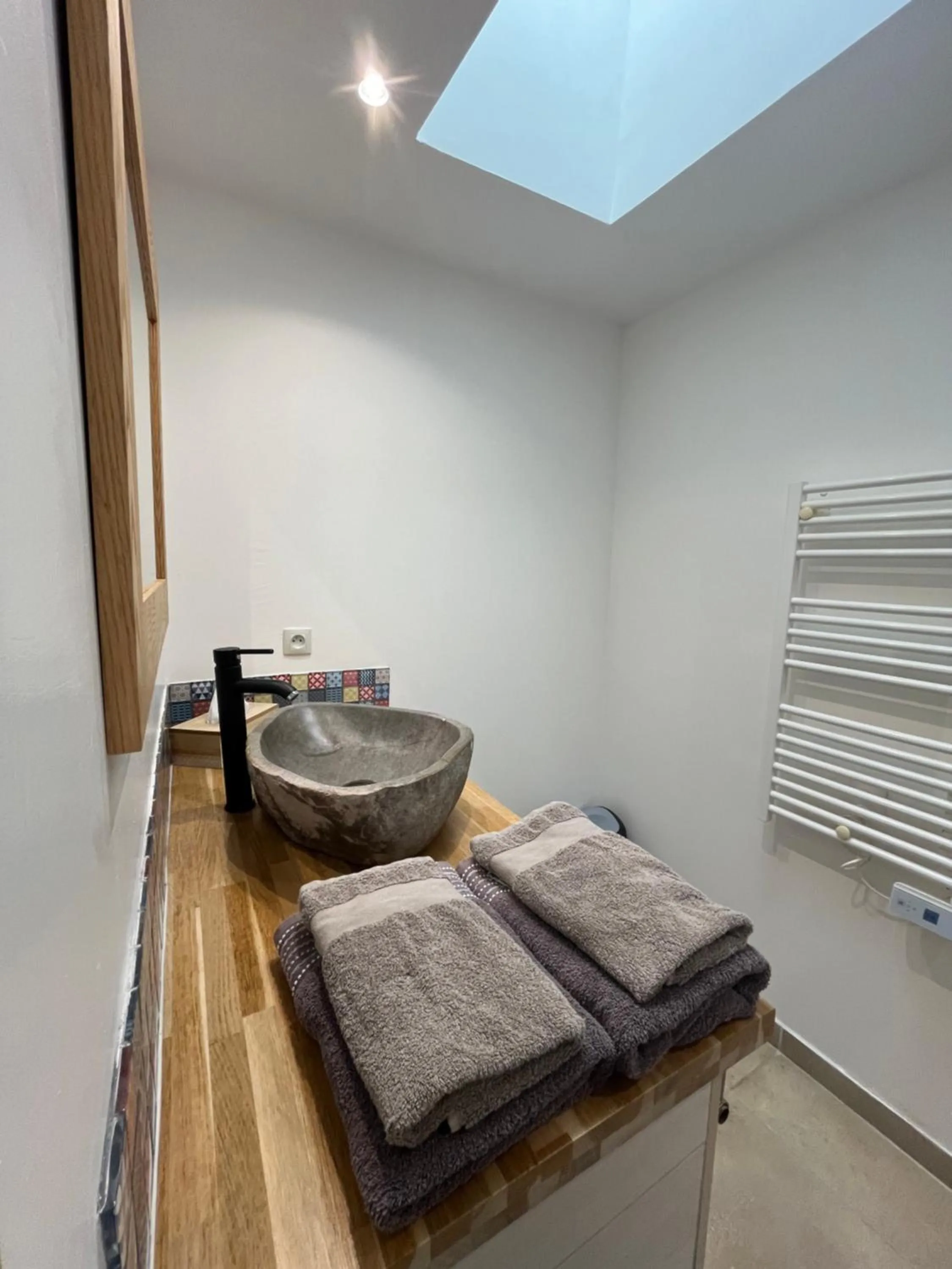 Bathroom, Bed in Au Petit Bignon