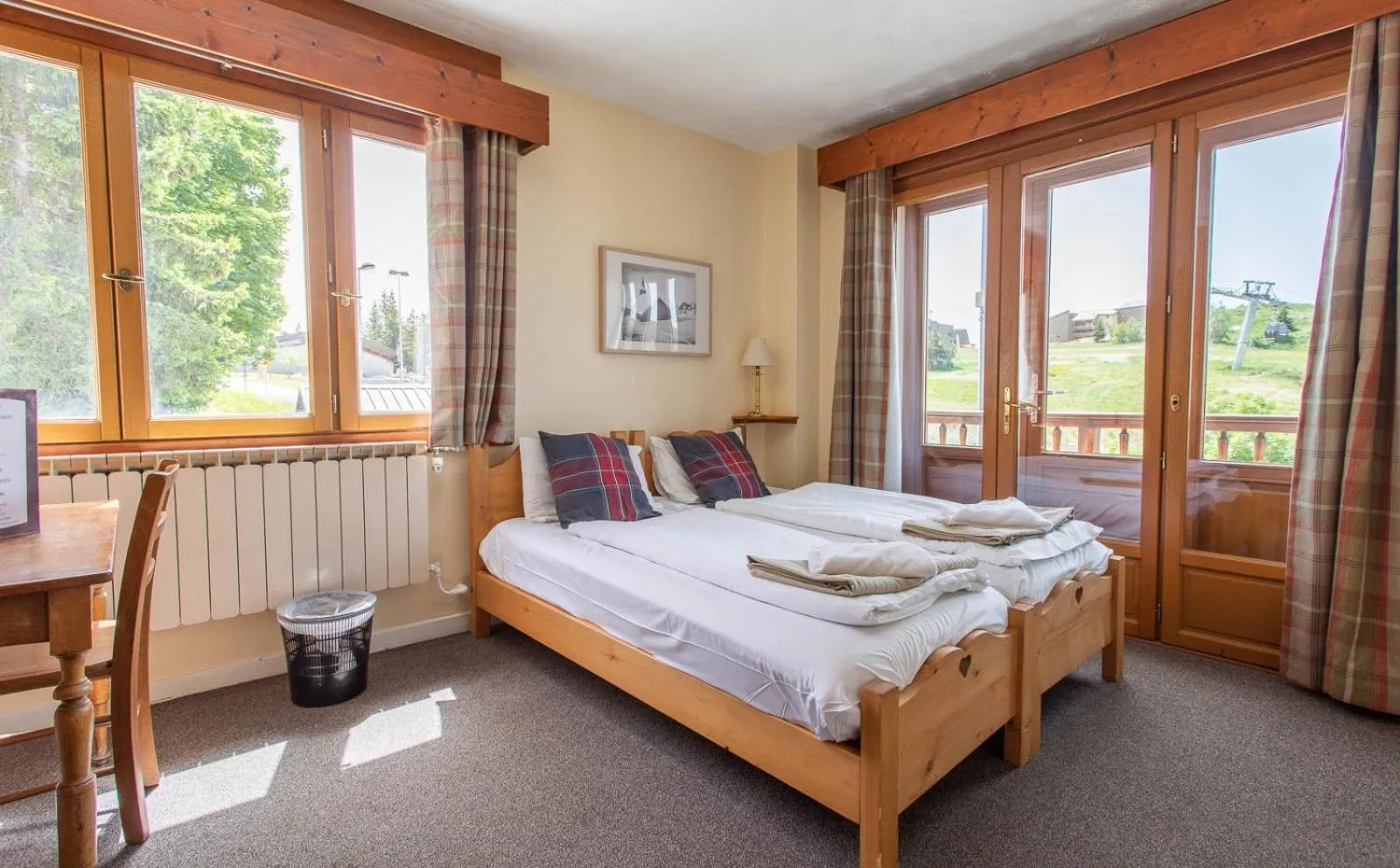 Photo of the whole room, Bed in Hotel Le Chamois