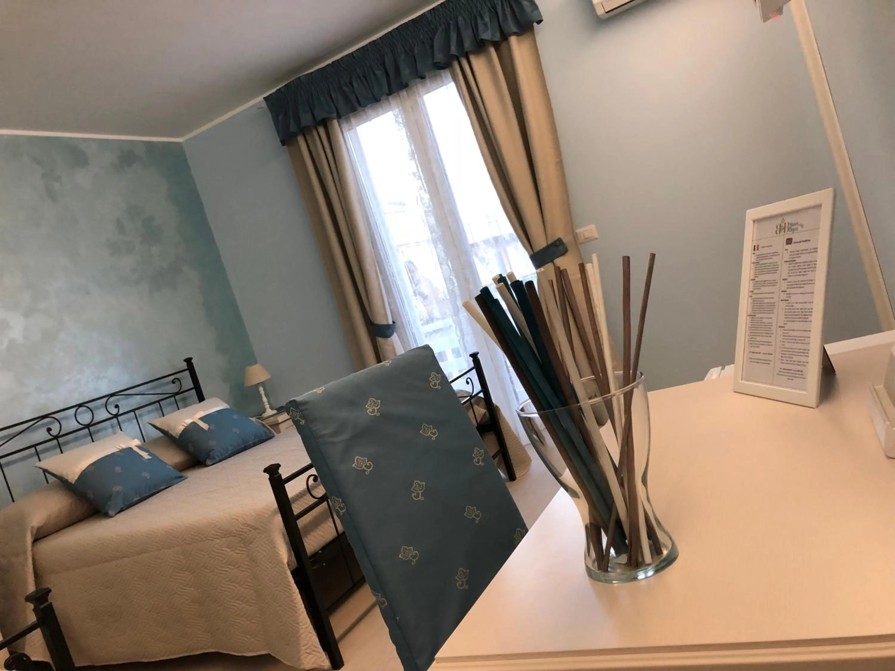 Photo of the whole room in Maison Bijou B&B