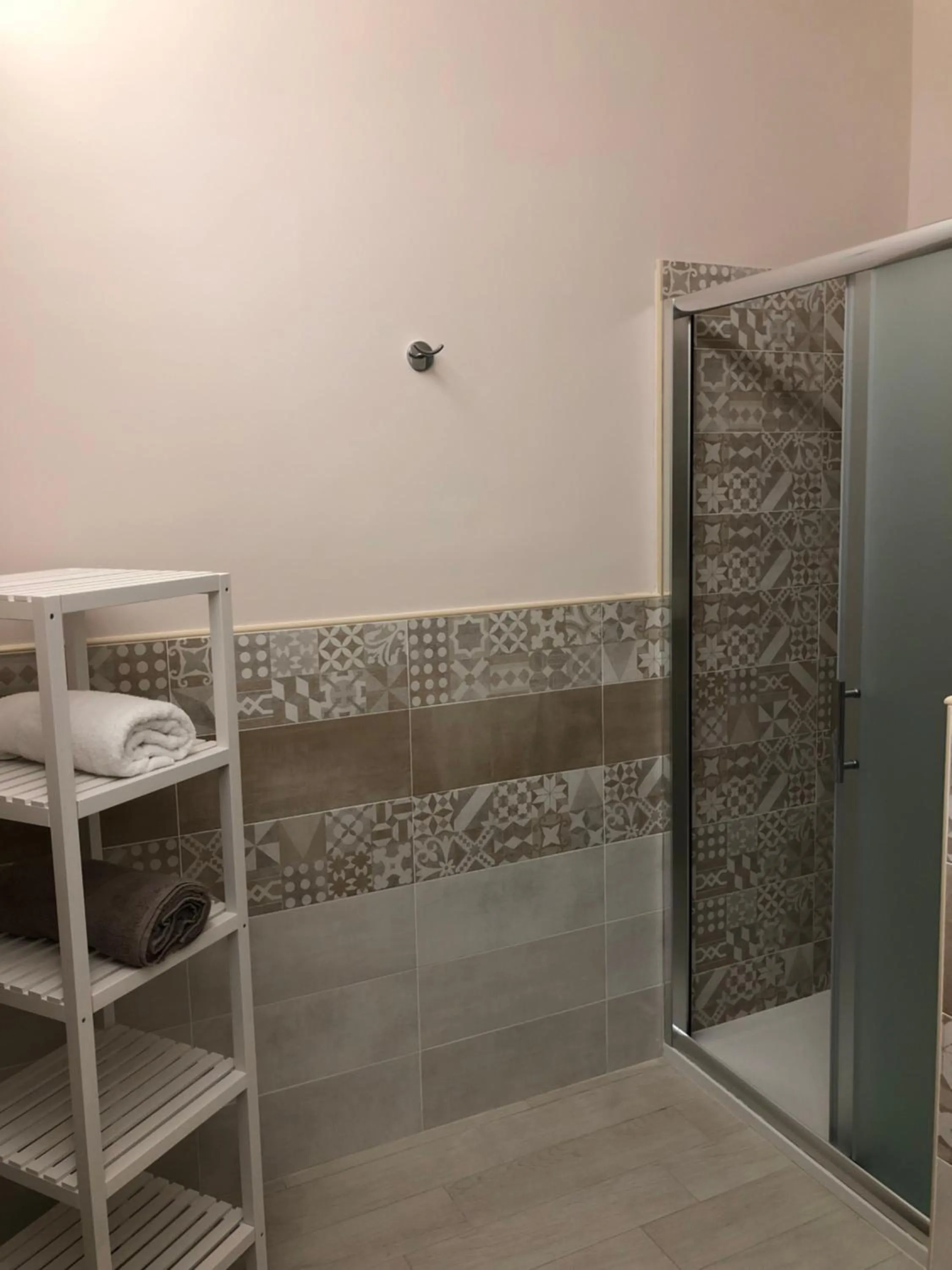 Bathroom, Bed in Maison Bijou Guest House