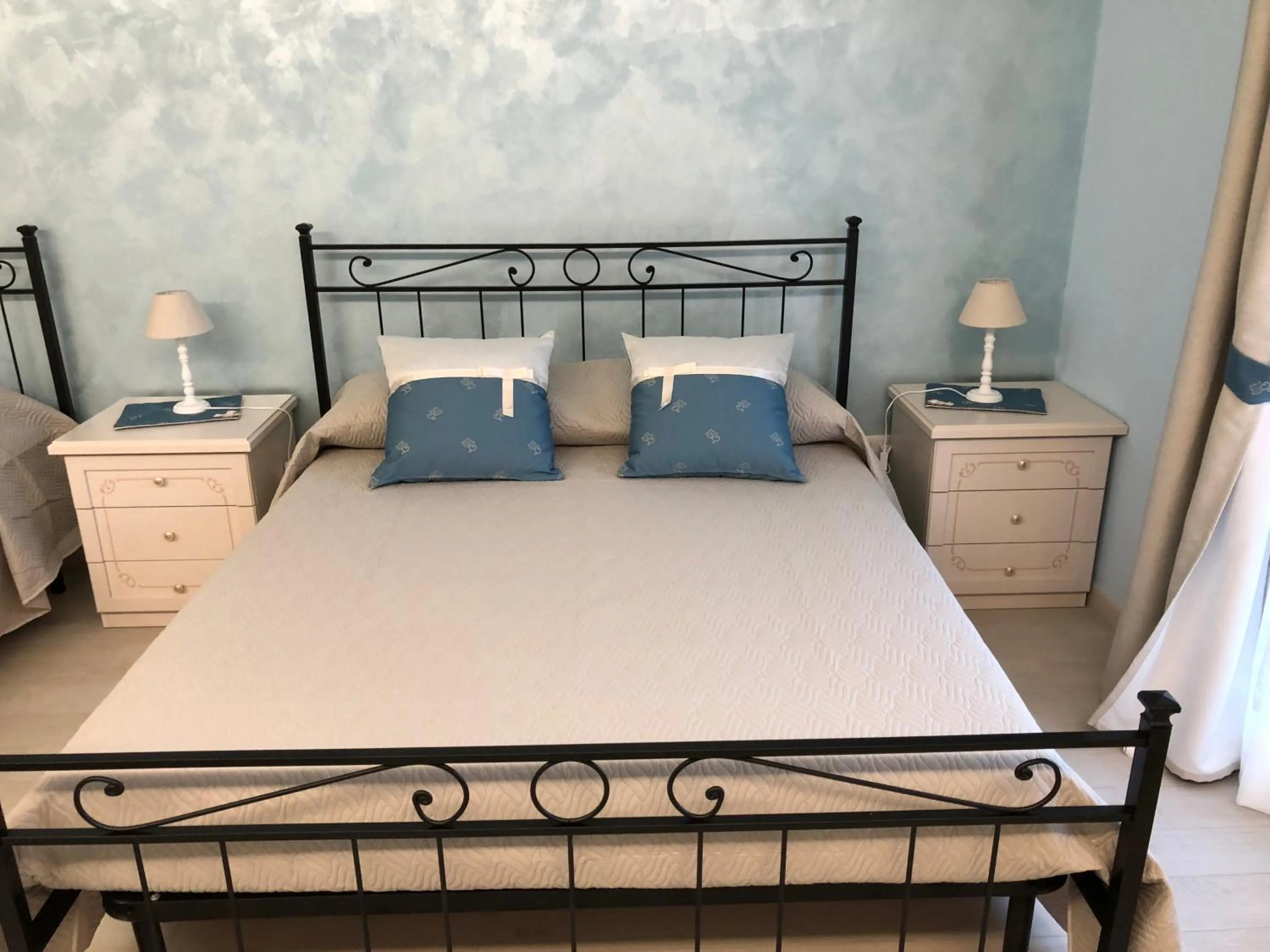 Photo of the whole room in Maison Bijou B&B