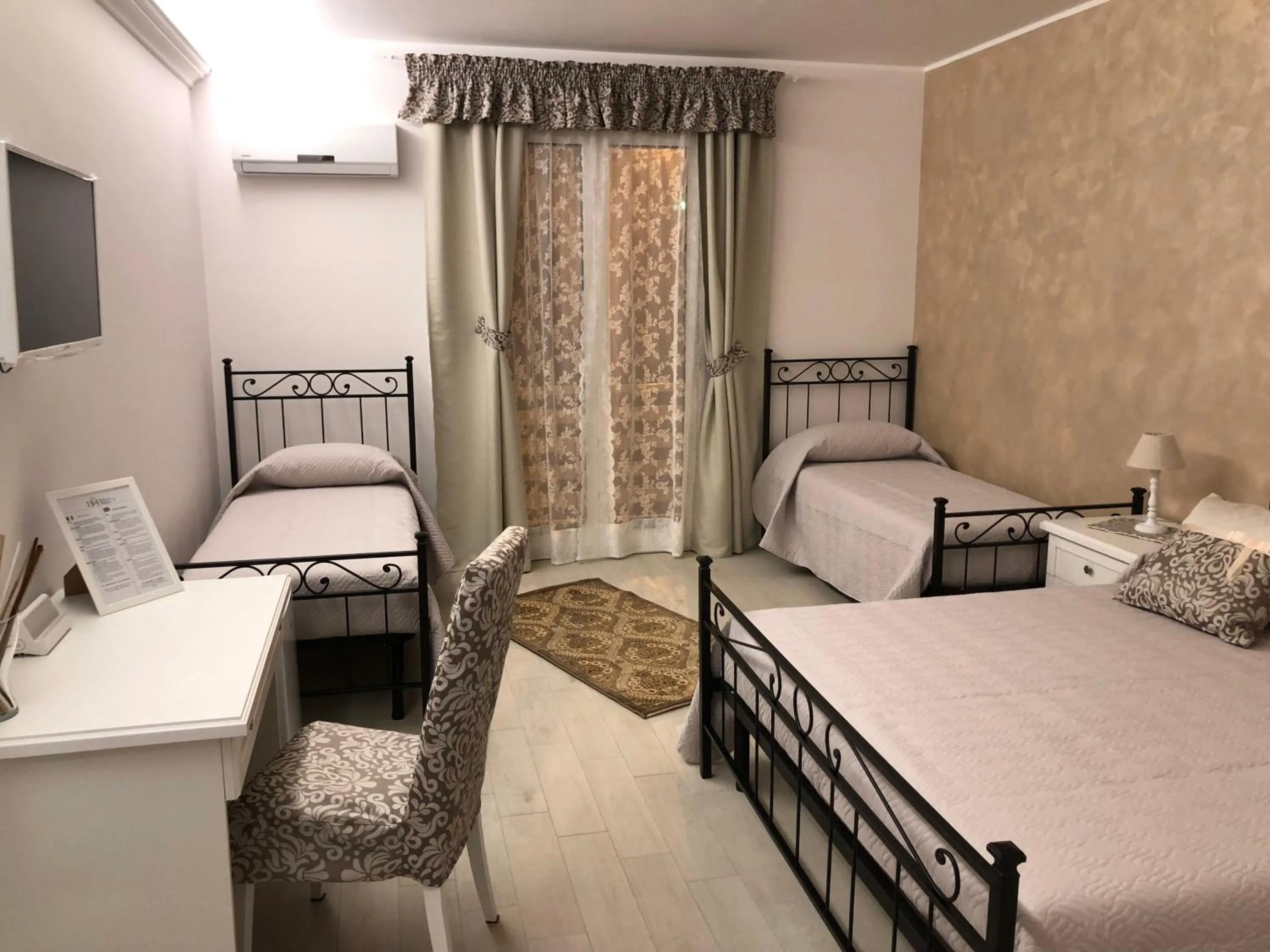 Photo of the whole room in Maison Bijou B&B