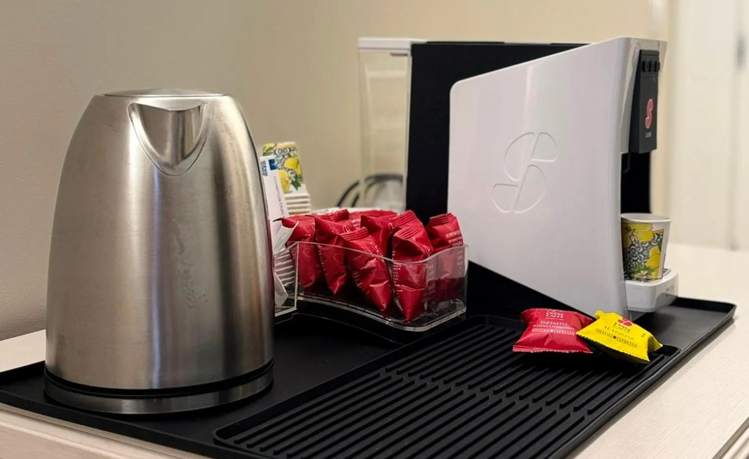 Coffee/tea facilities in Maison Bijou Guest House