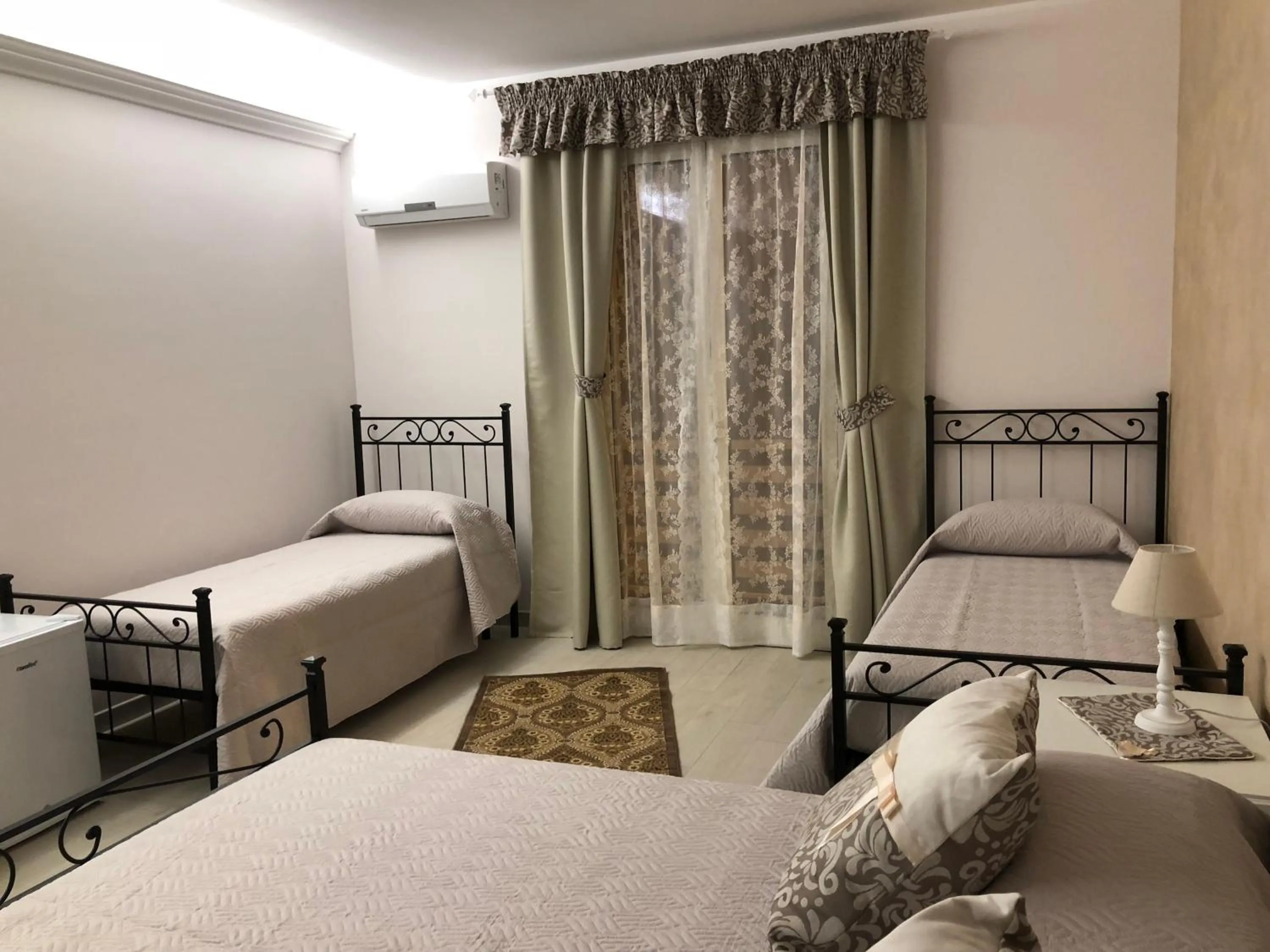 Photo of the whole room in Maison Bijou B&B