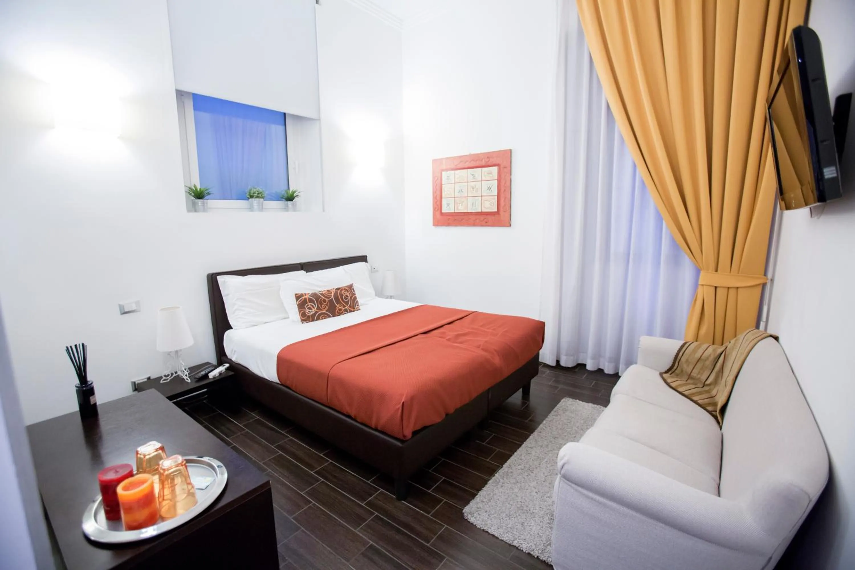 Photo of the whole room, Bed in Bbqueen