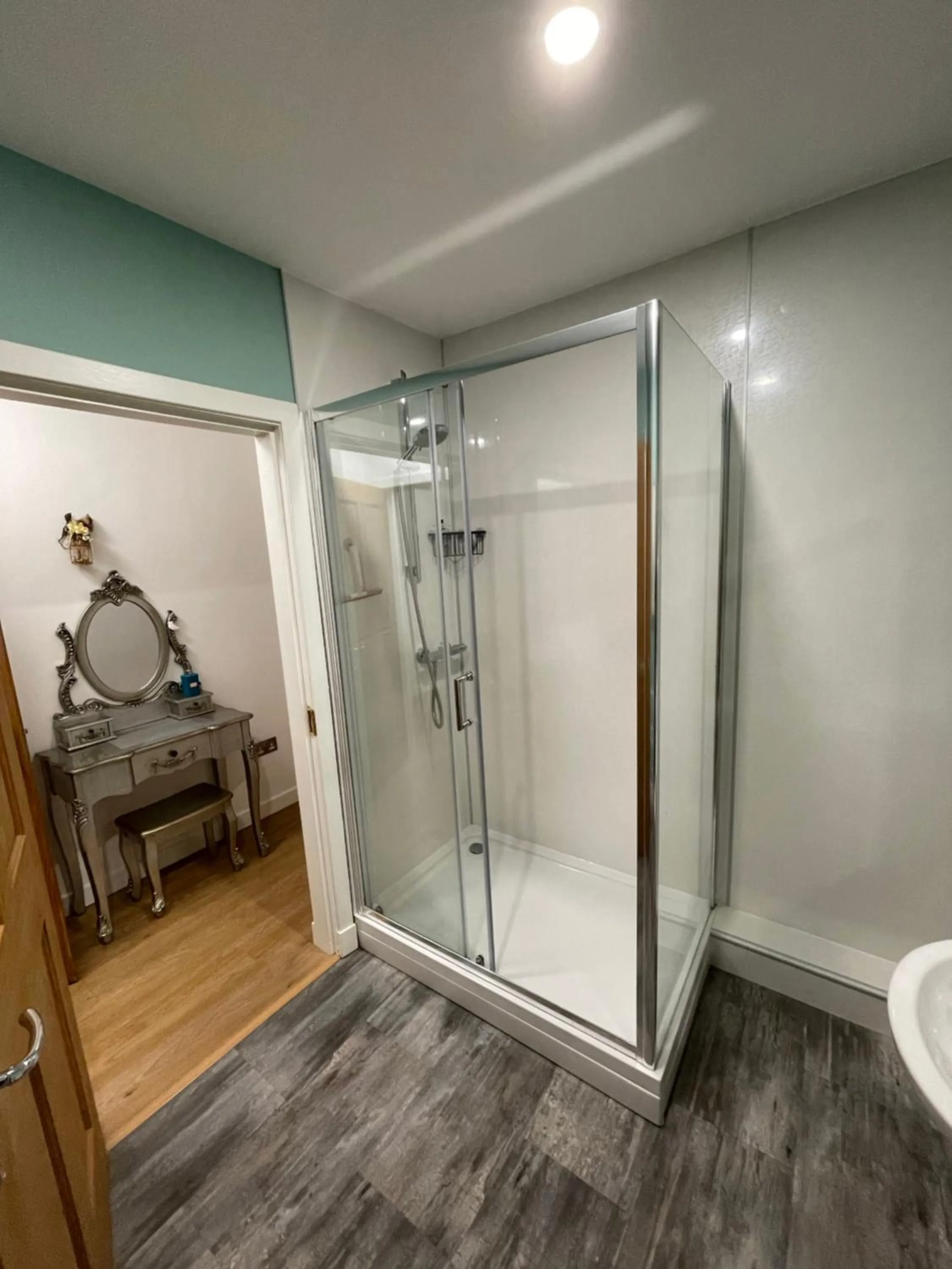 Shower in Doura Lodge