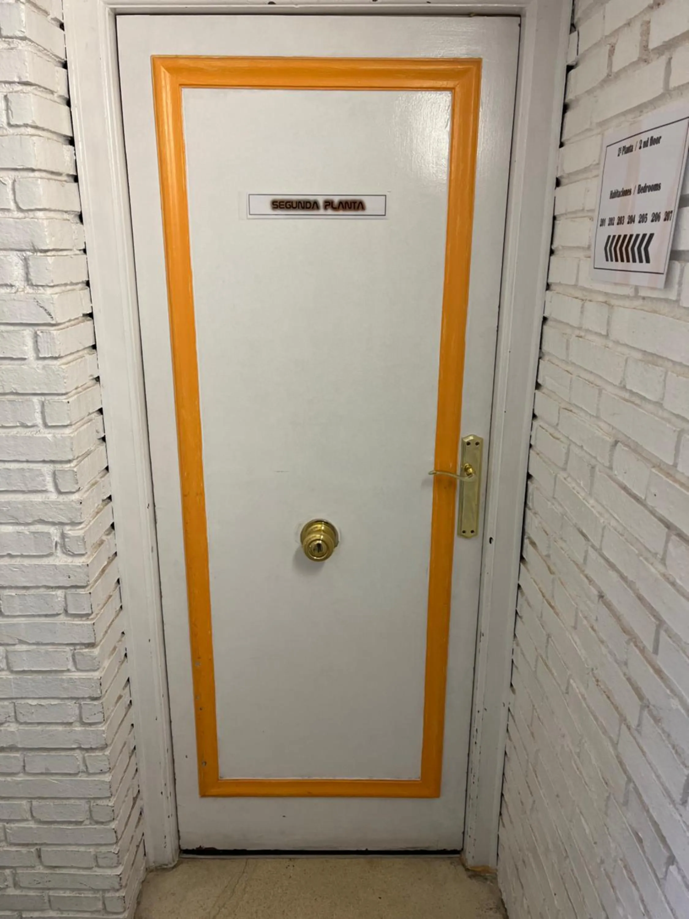 Property building in Casa de Huéspedes Almansa