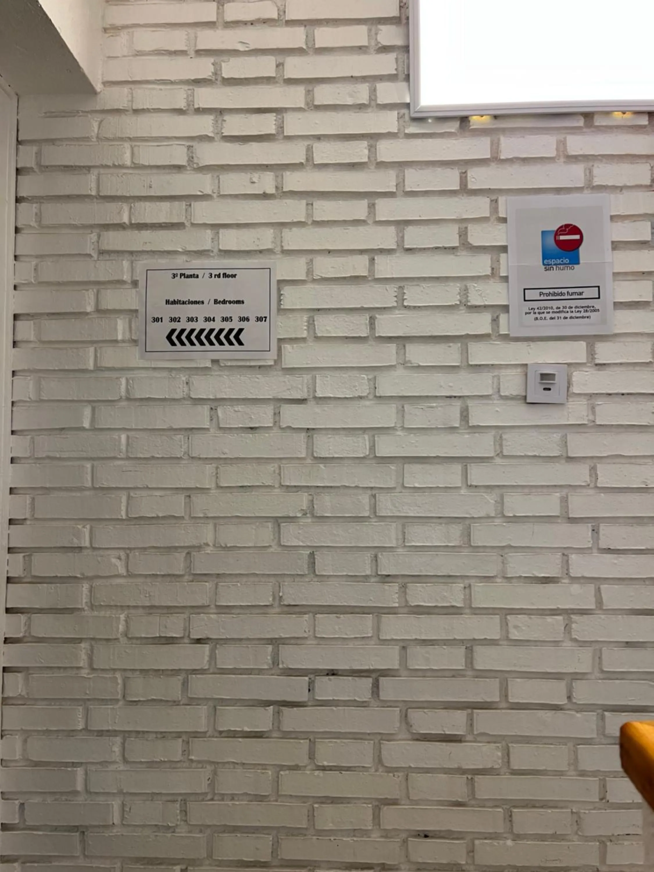 Text overlay in Casa de Huéspedes Almansa