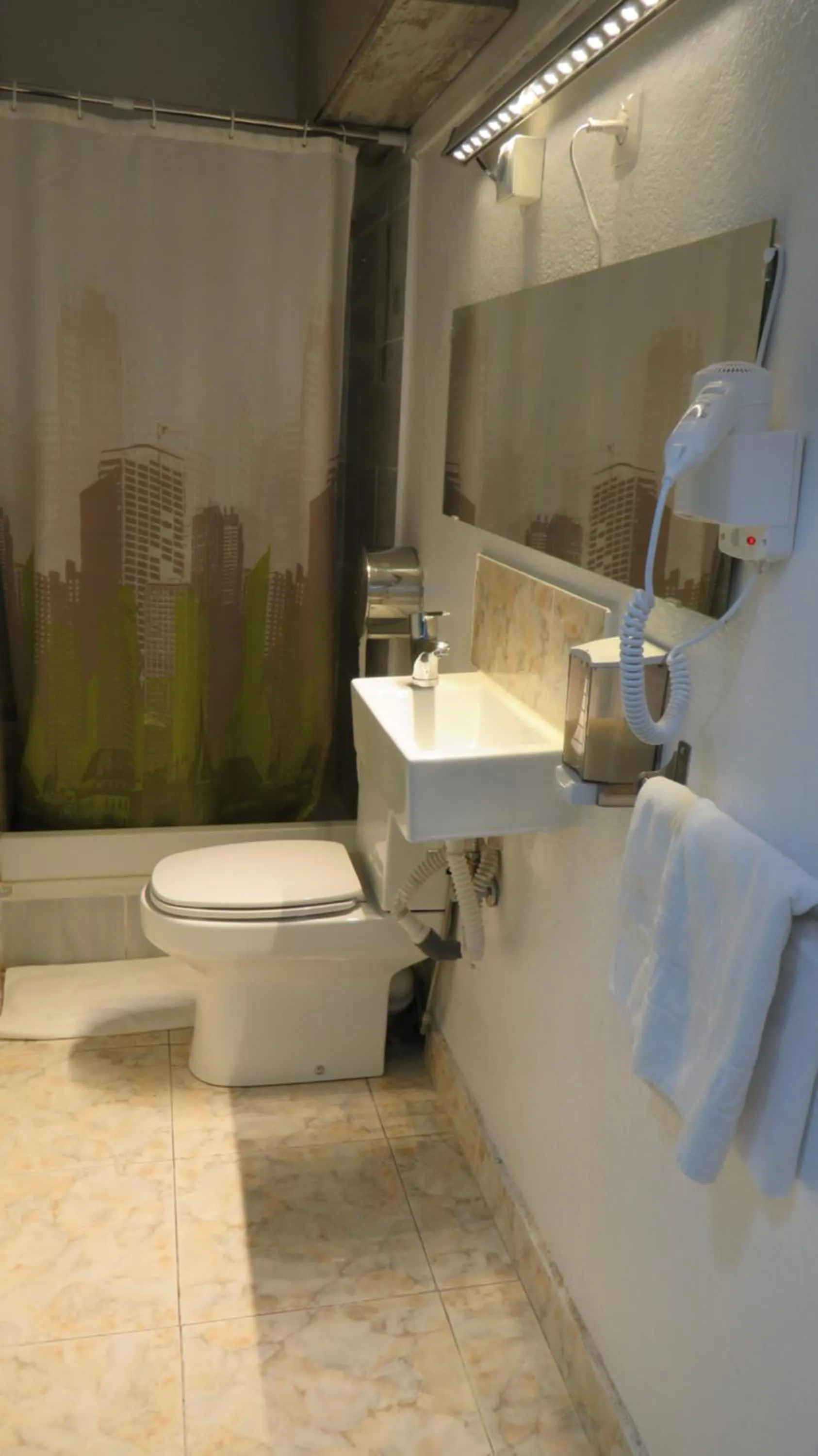 Shower in Casa de Huéspedes Almansa