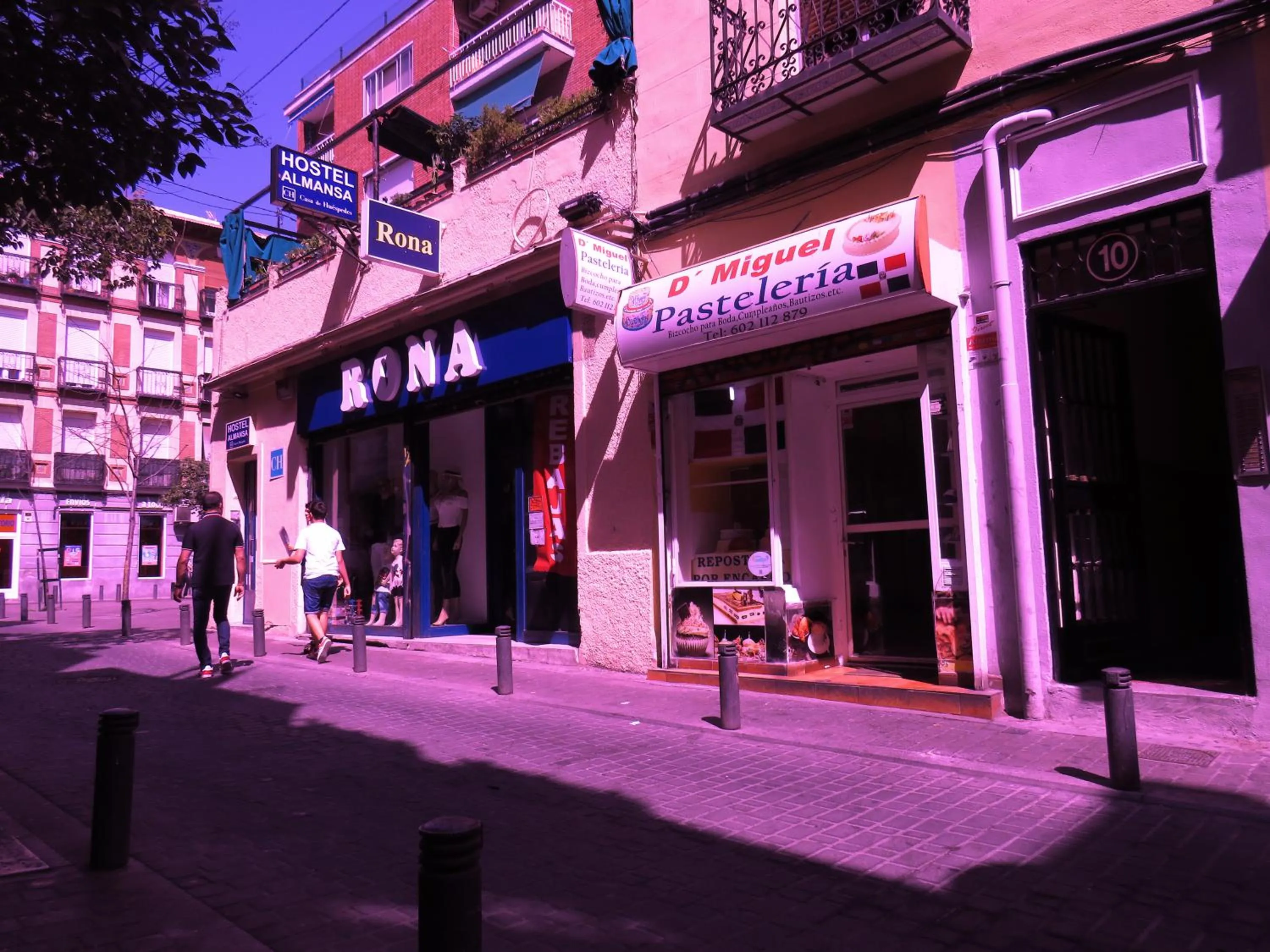 Quiet street view in Casa de Huéspedes Almansa