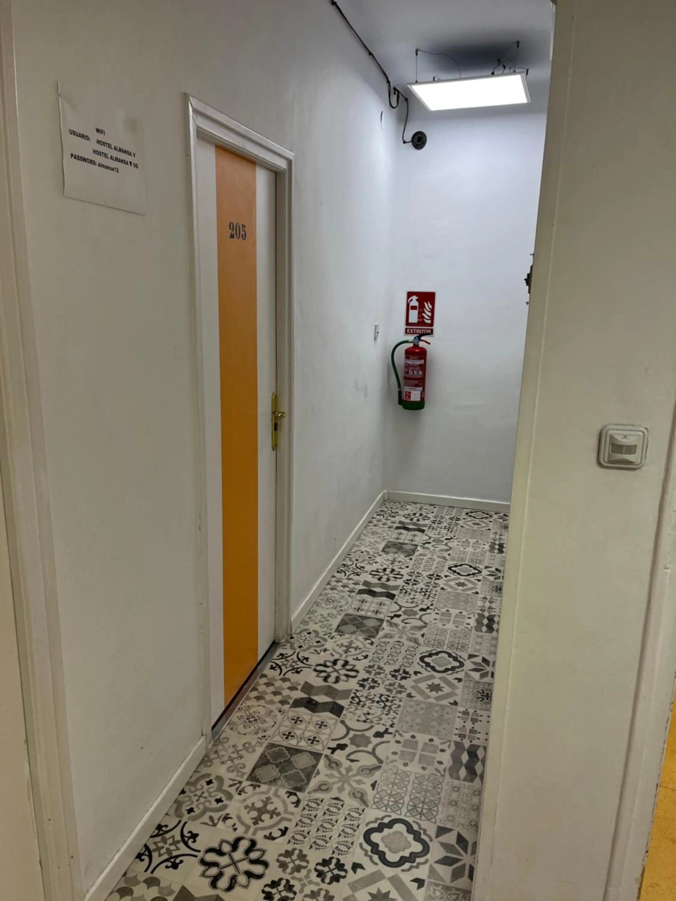 Property building in Casa de Huéspedes Almansa