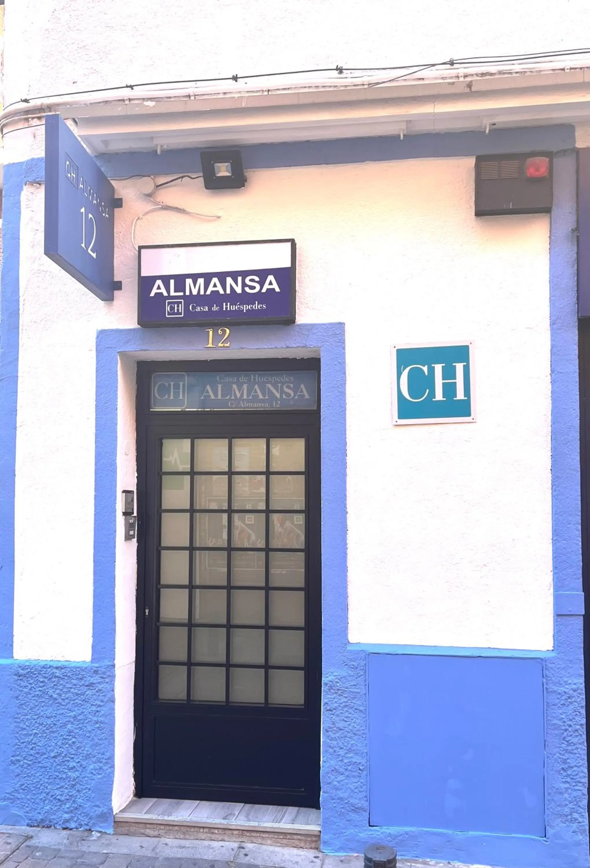 Property building in Casa de Huéspedes Almansa