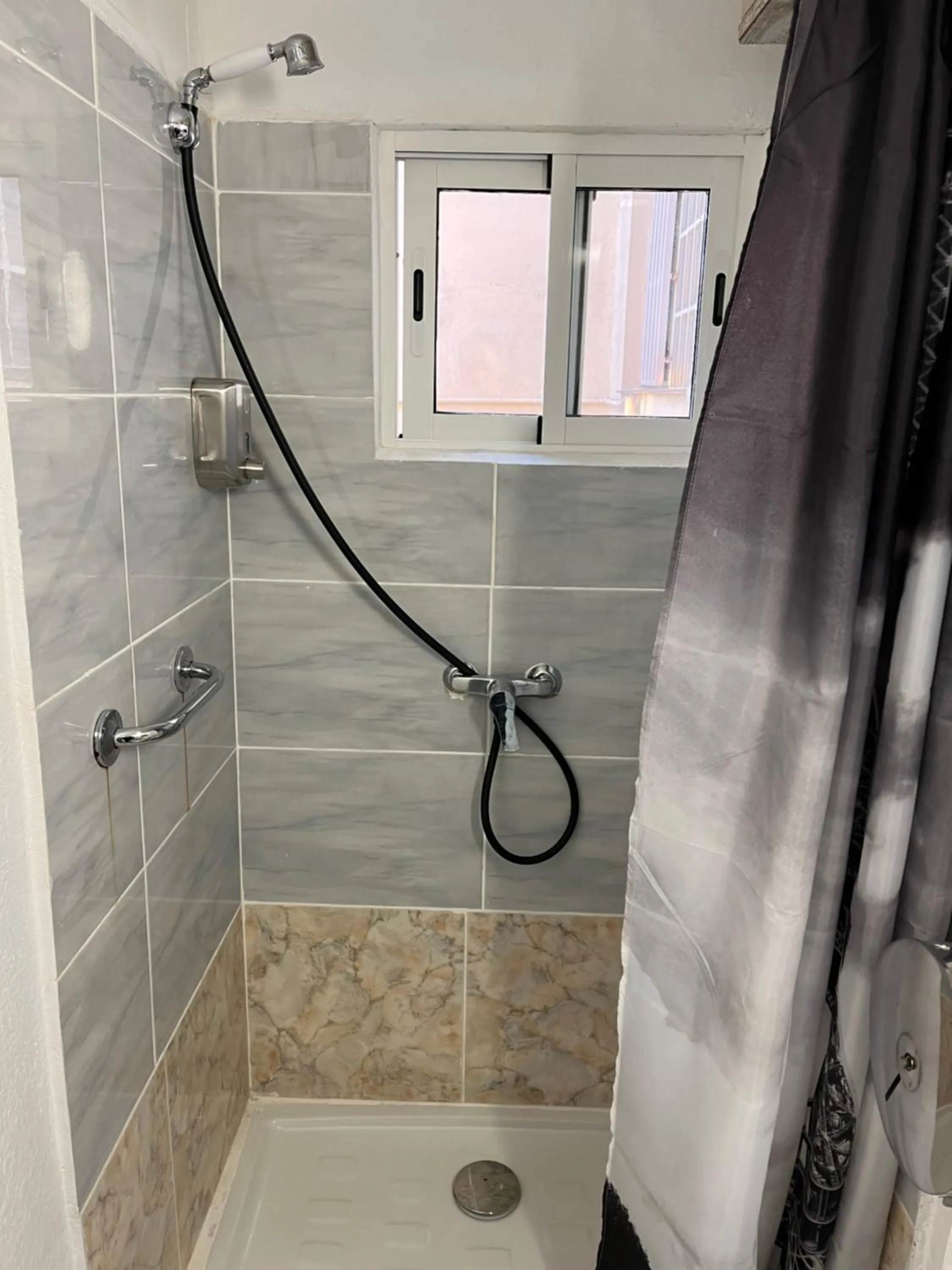 Shower in Casa de Huéspedes Almansa