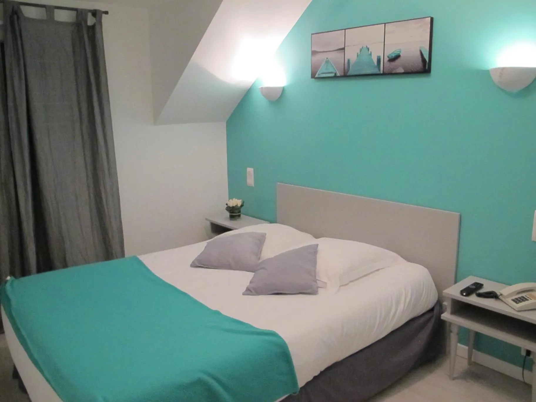 Bed in Hôtel des Barrages