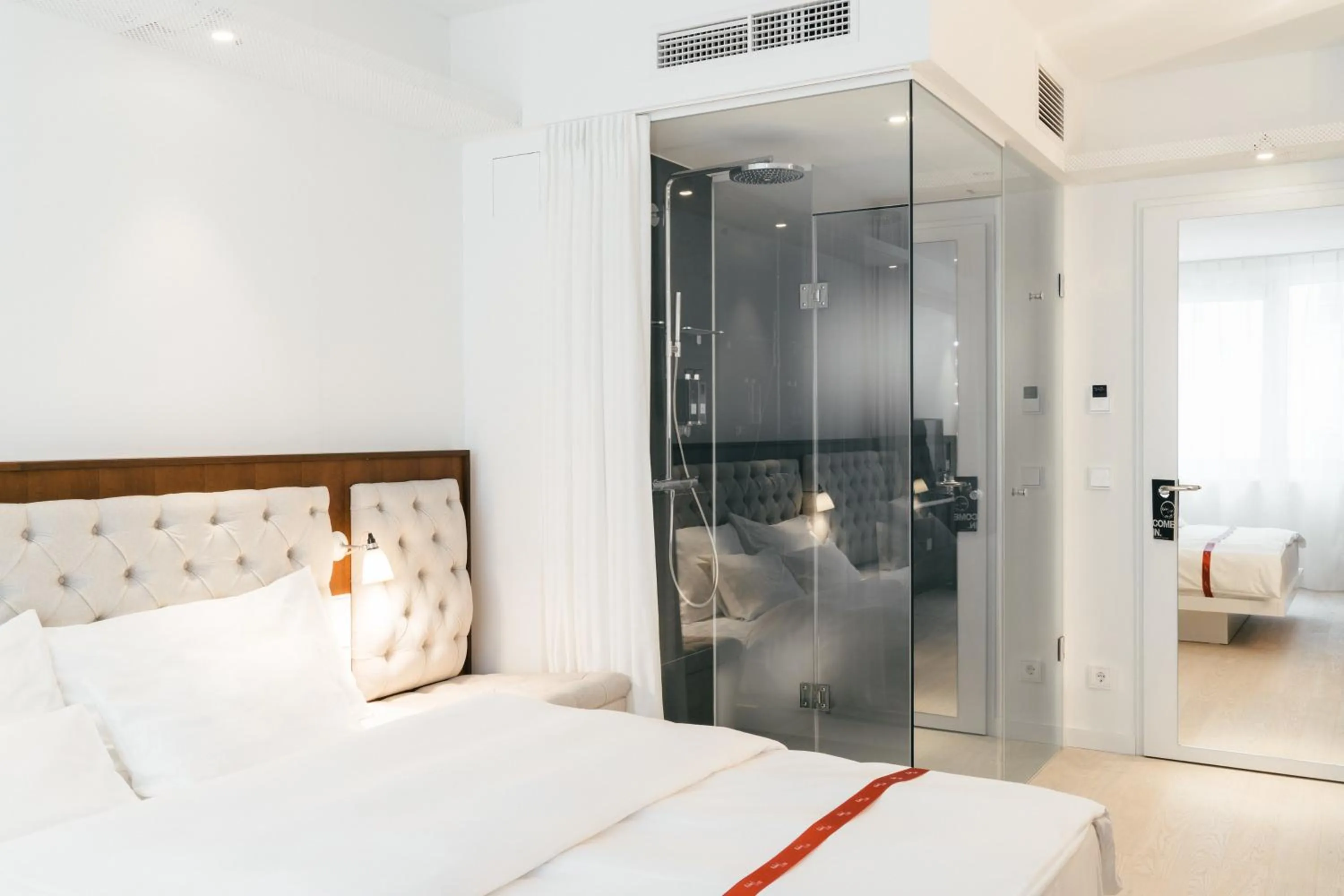 Photo of the whole room, Bed in Ruby Lissi Hotel Vienna