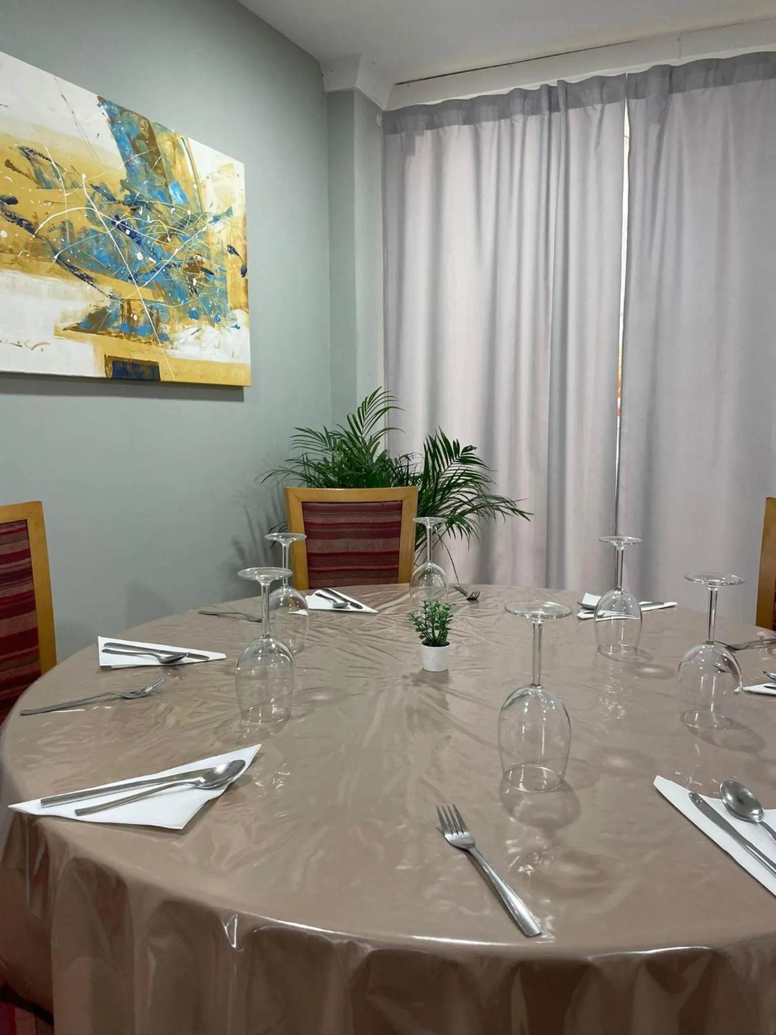 Restaurant/places to eat in Hotel Trafalgar