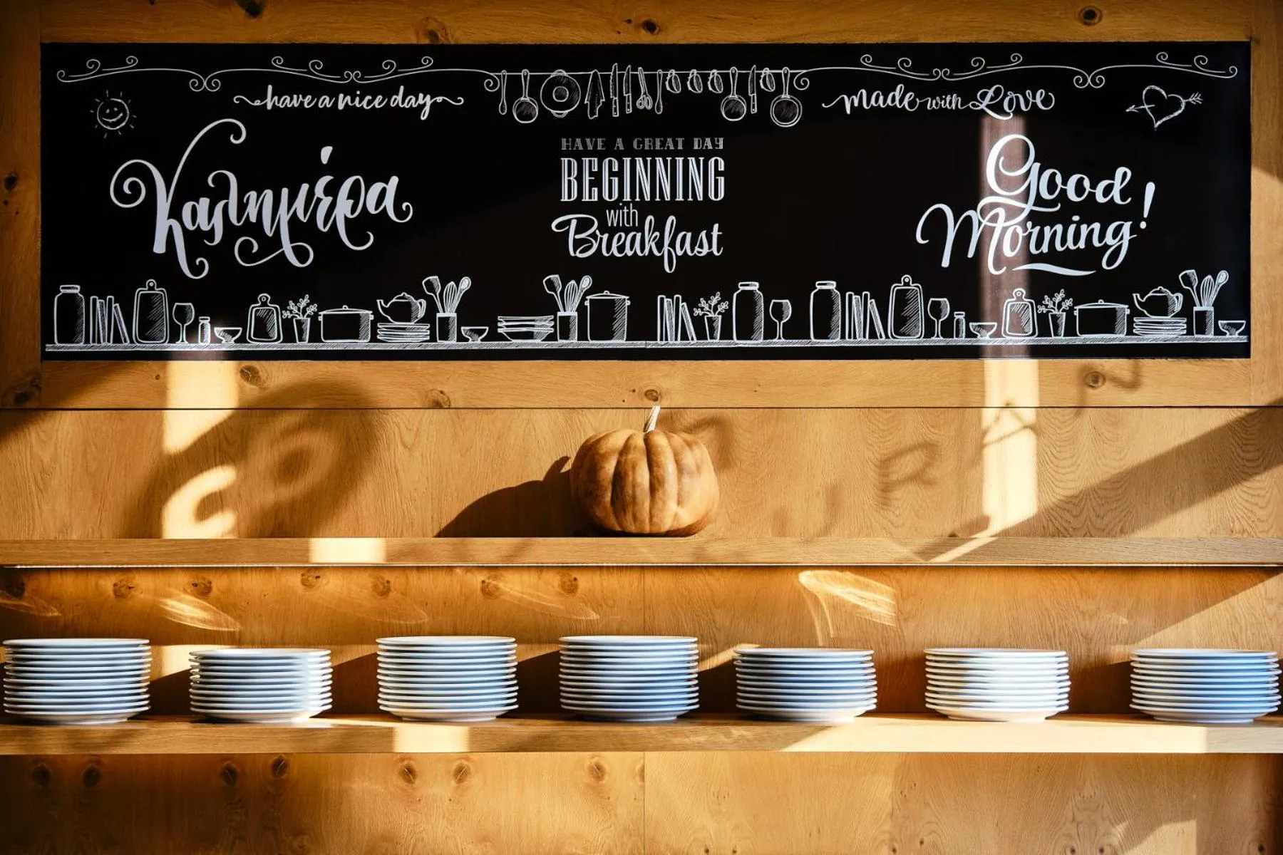 Restaurant/places to eat in Golden Beach Hotel