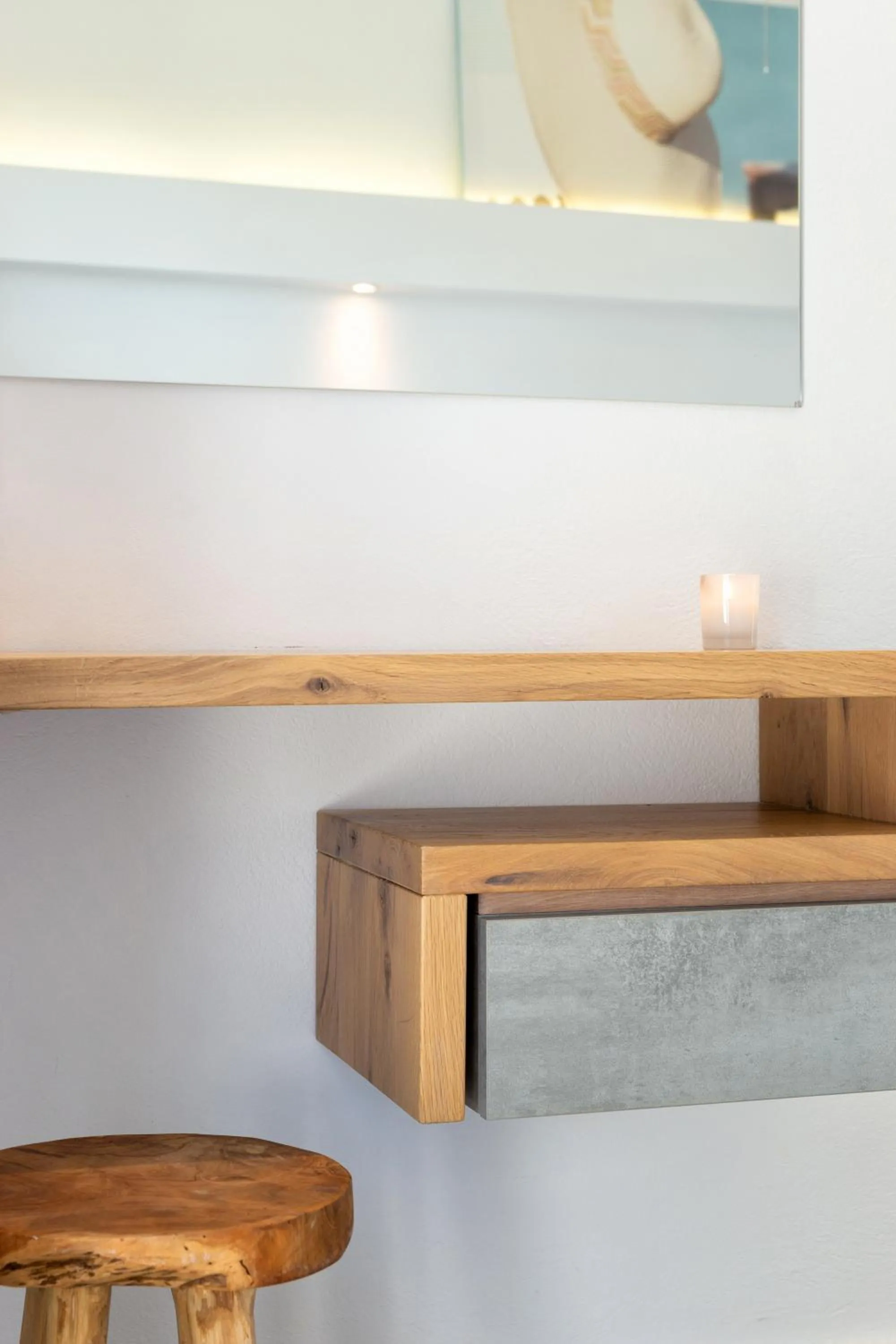 Decorative detail in Golden Beach Hotel