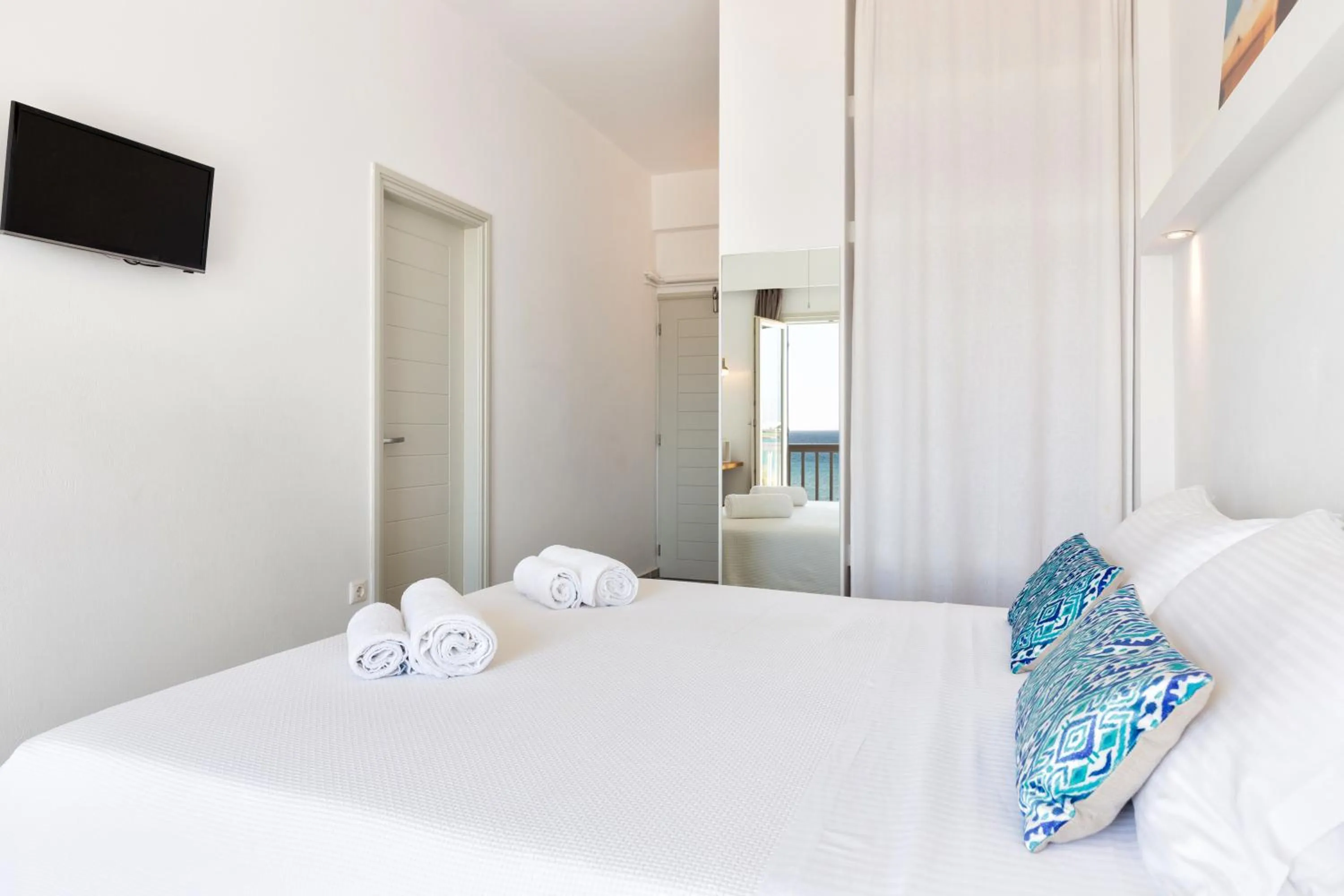 Photo of the whole room, Bed in Golden Beach Hotel