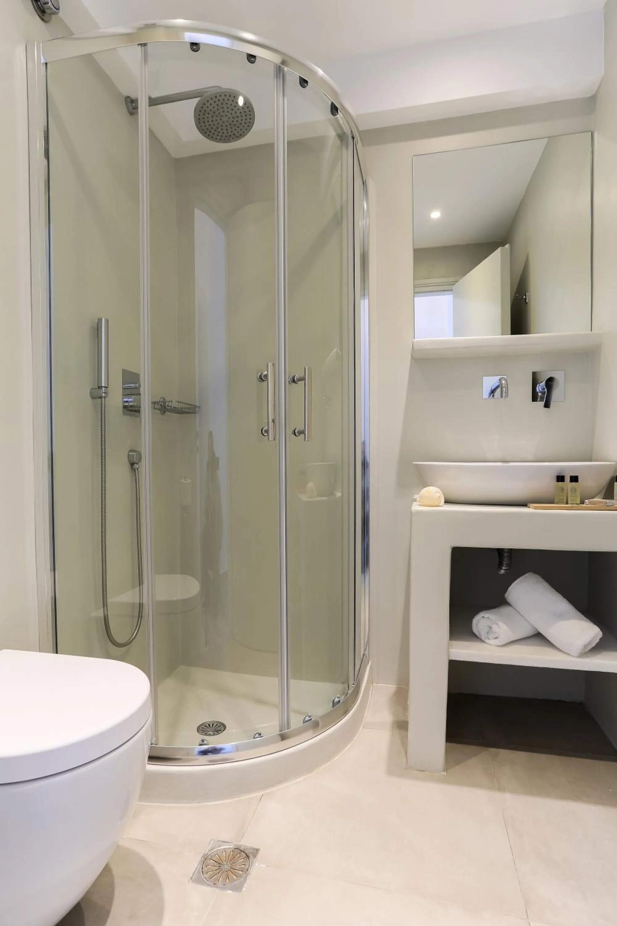 Shower in Golden Beach Hotel