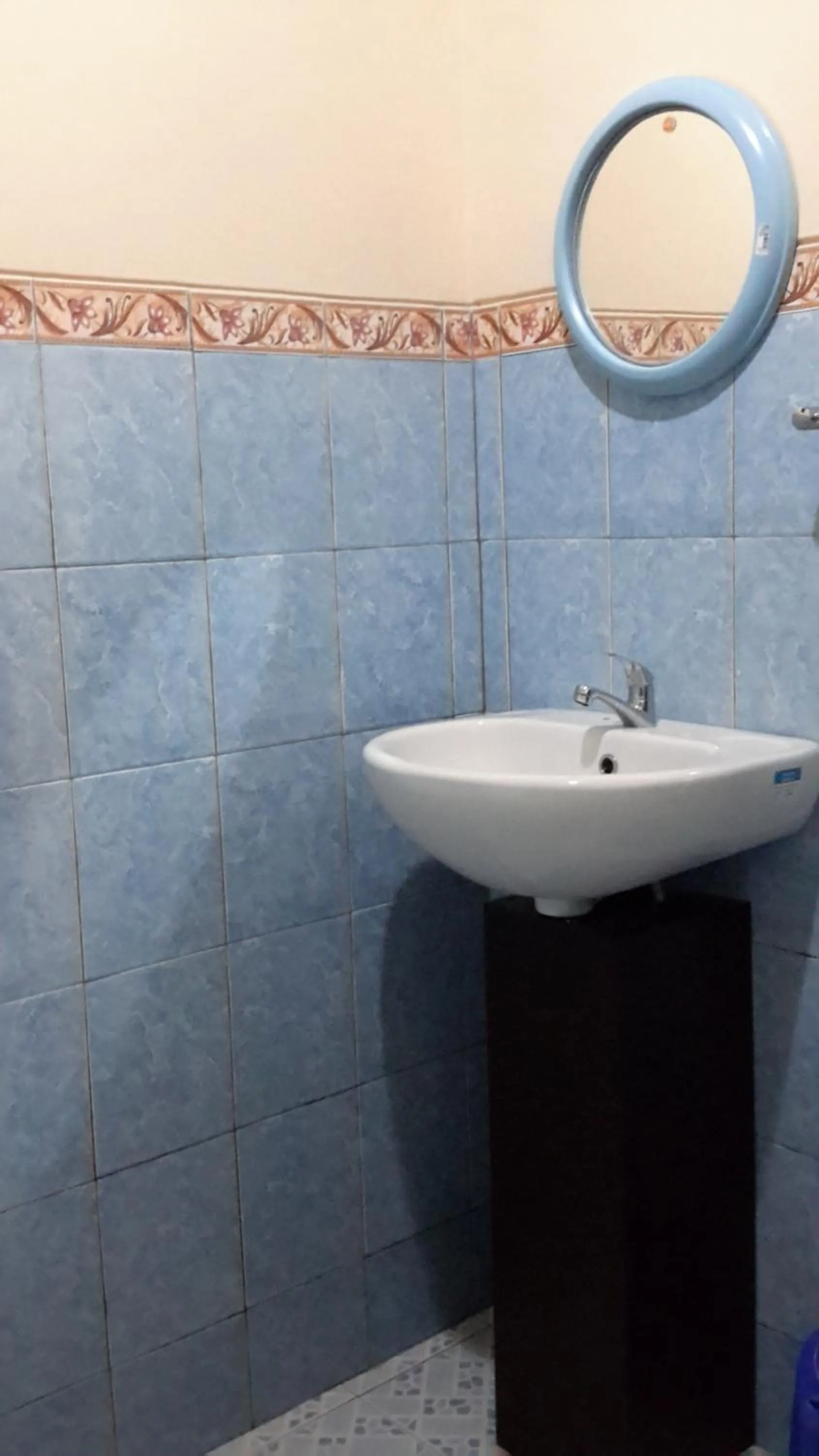 Bathroom in Hotel Mawar Sari Mitra RedDoorz