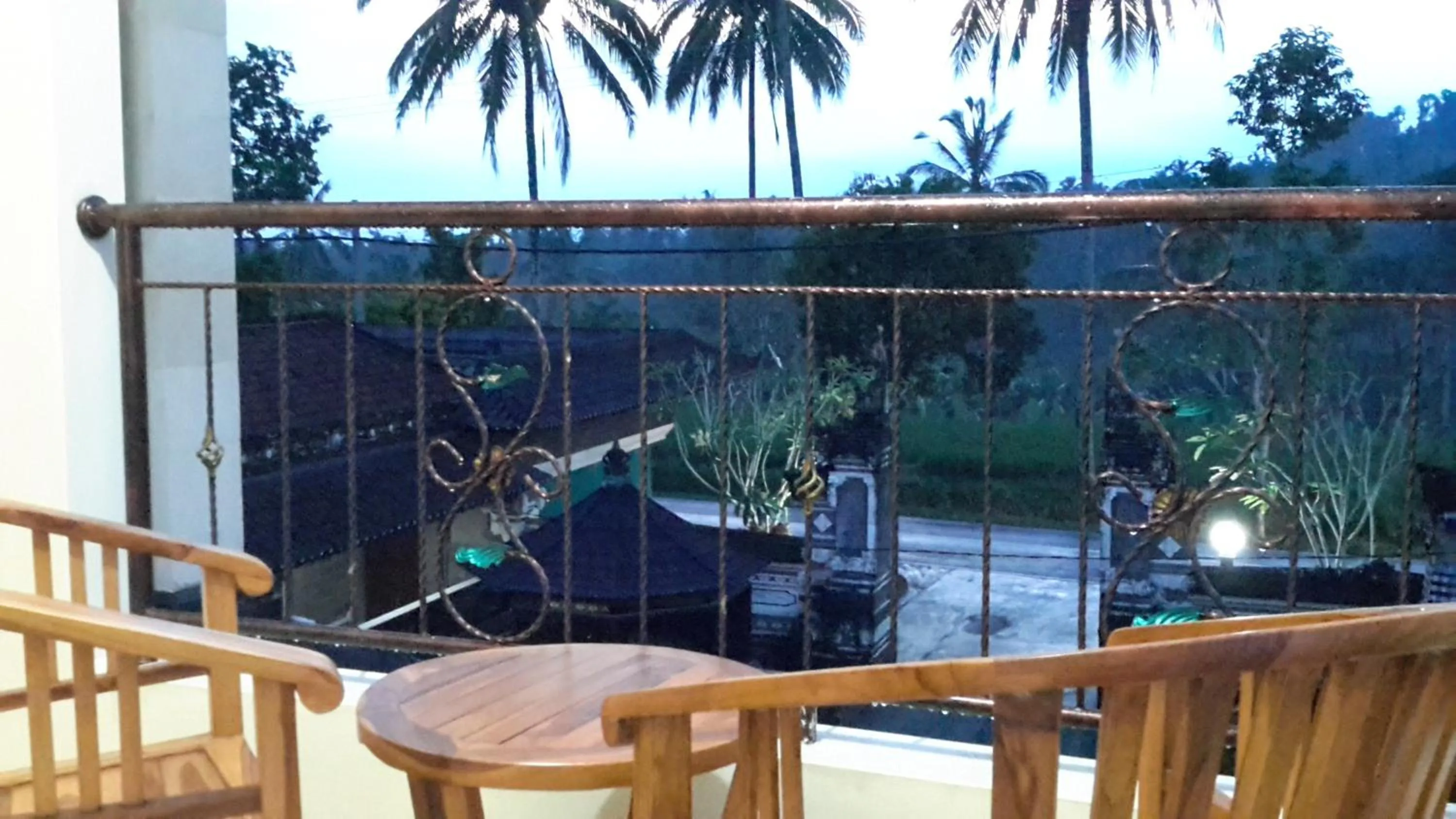 Balcony/Terrace in Hotel Mawar Sari Mitra RedDoorz