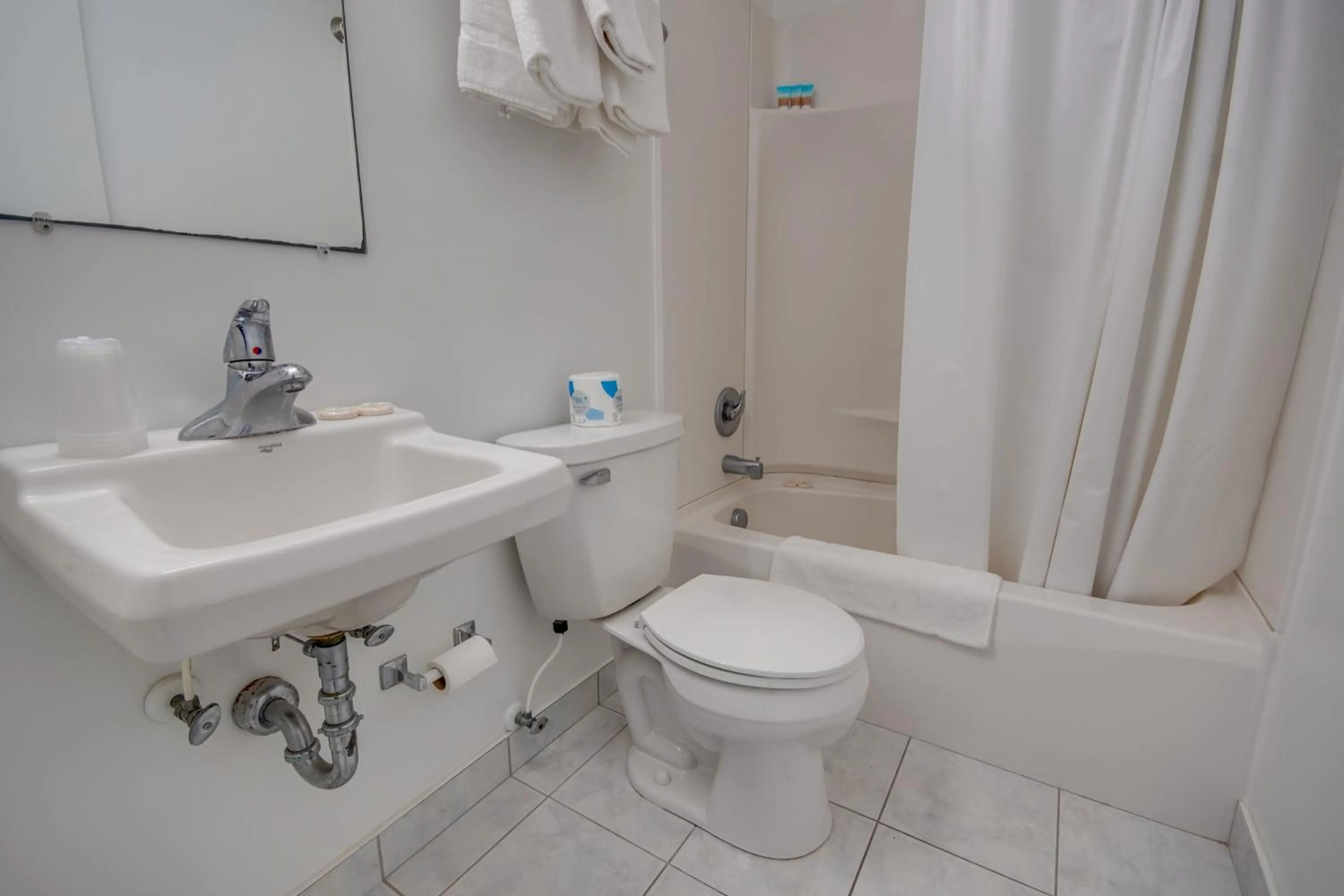 Bathroom in Empress Motel