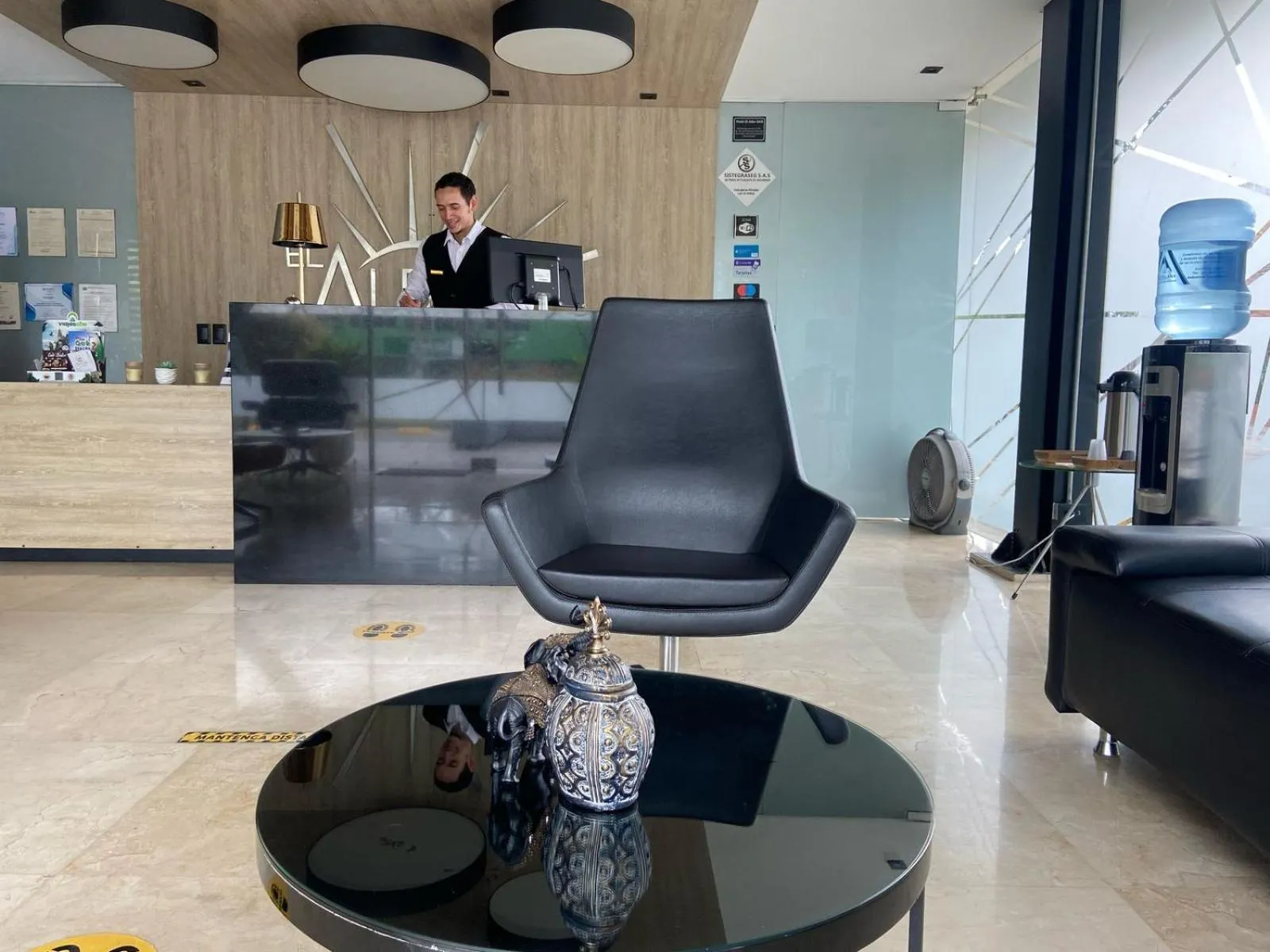 People in Hotel El Alba