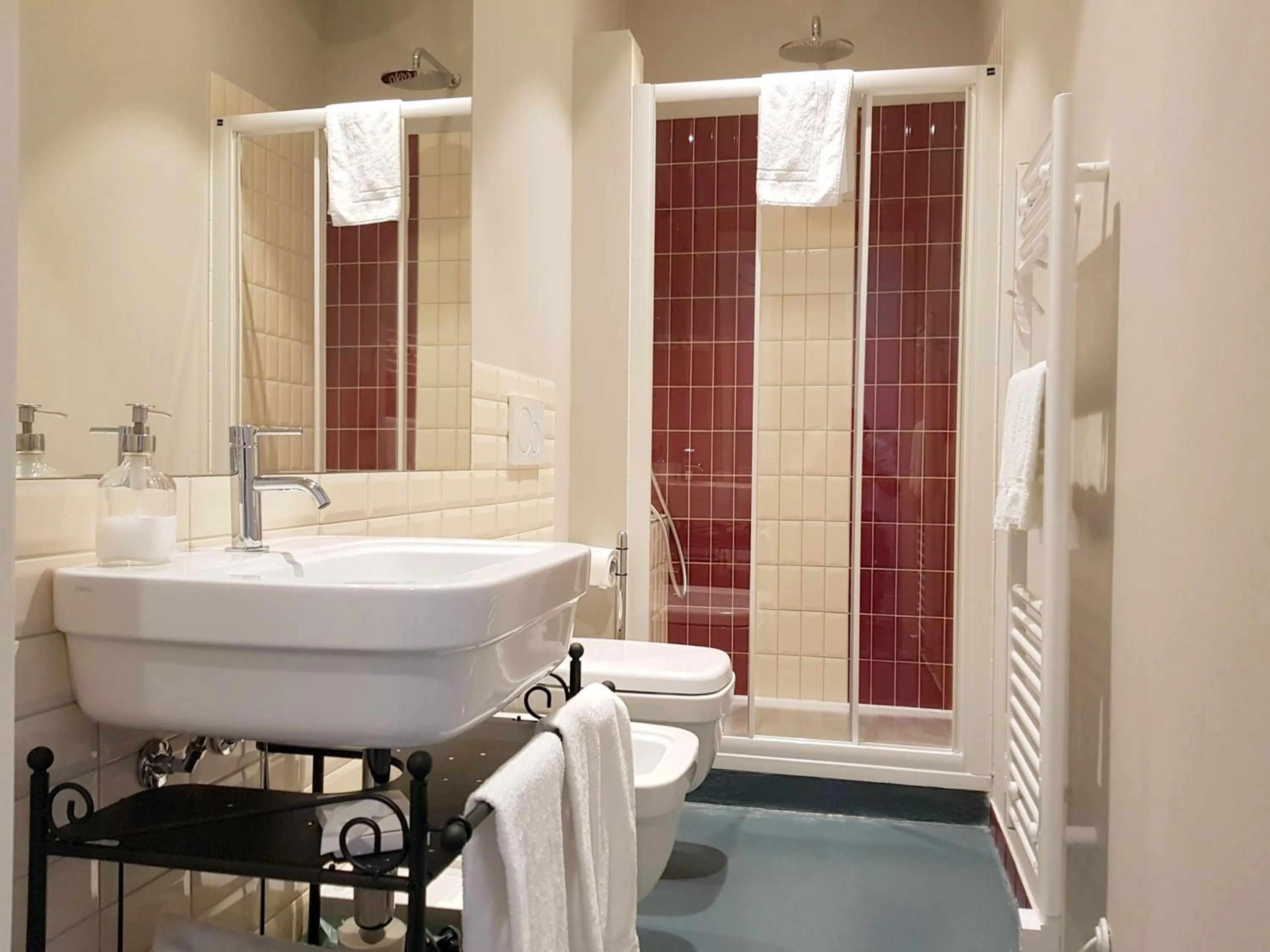 Bathroom in Almarossa