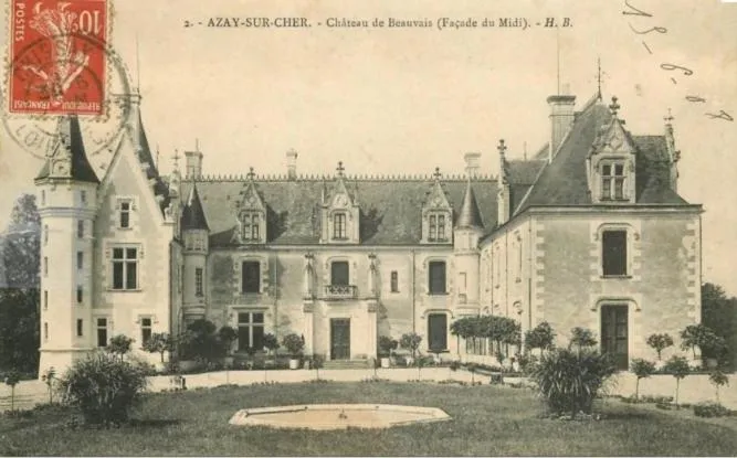 Facade/entrance in Château de Beauvais