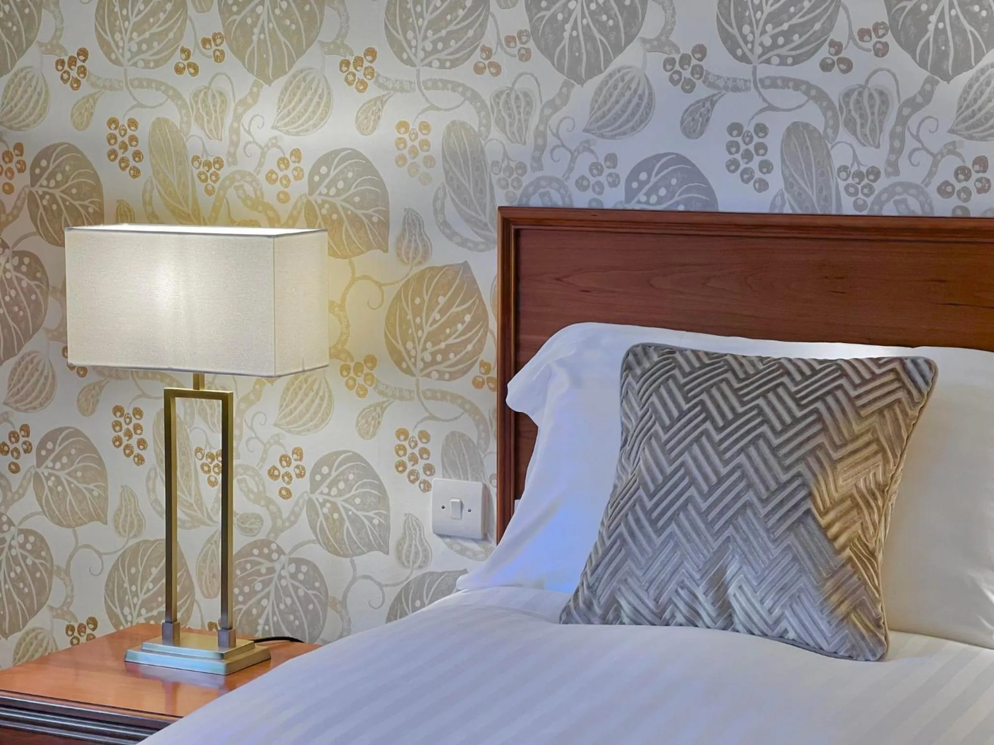 Bedroom, Bed in Garvock House Hotel