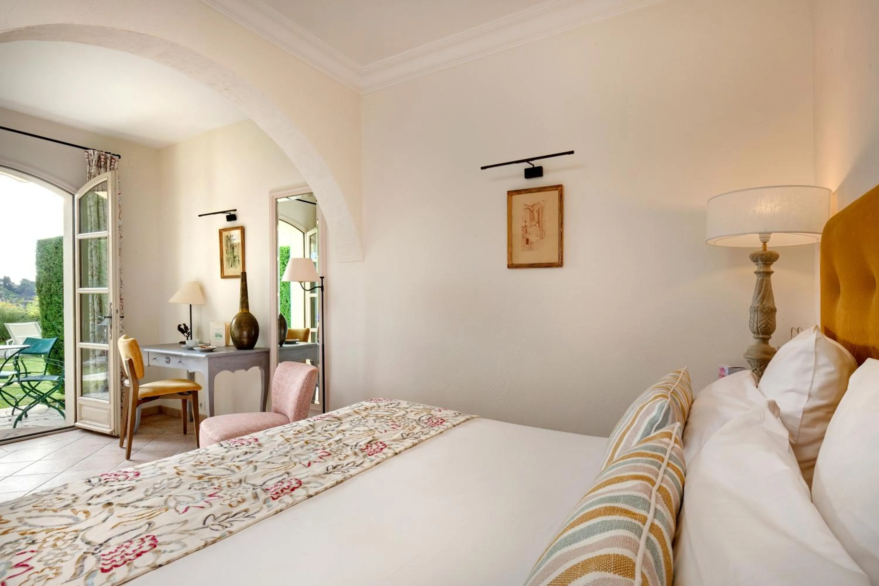 Bedroom, Bed in Hôtel La Grande Bastide