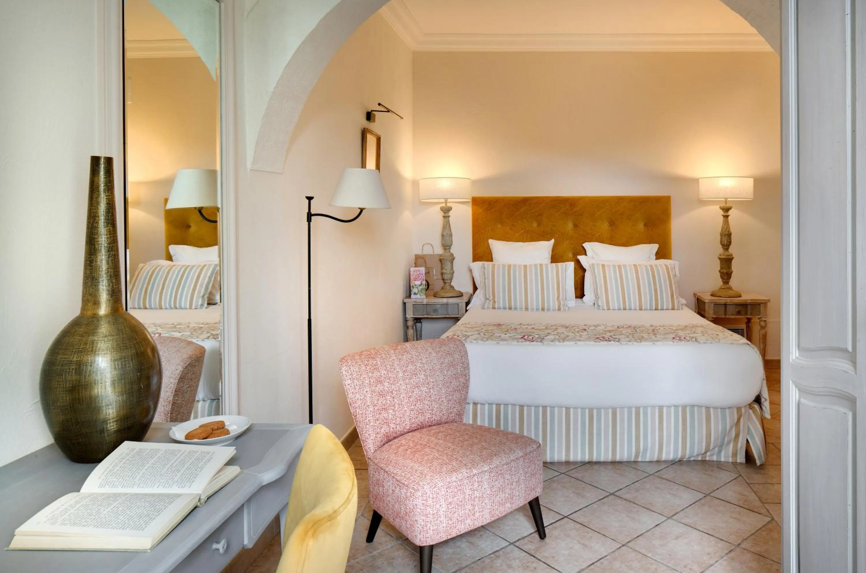 Bedroom, Bed in Hôtel La Grande Bastide