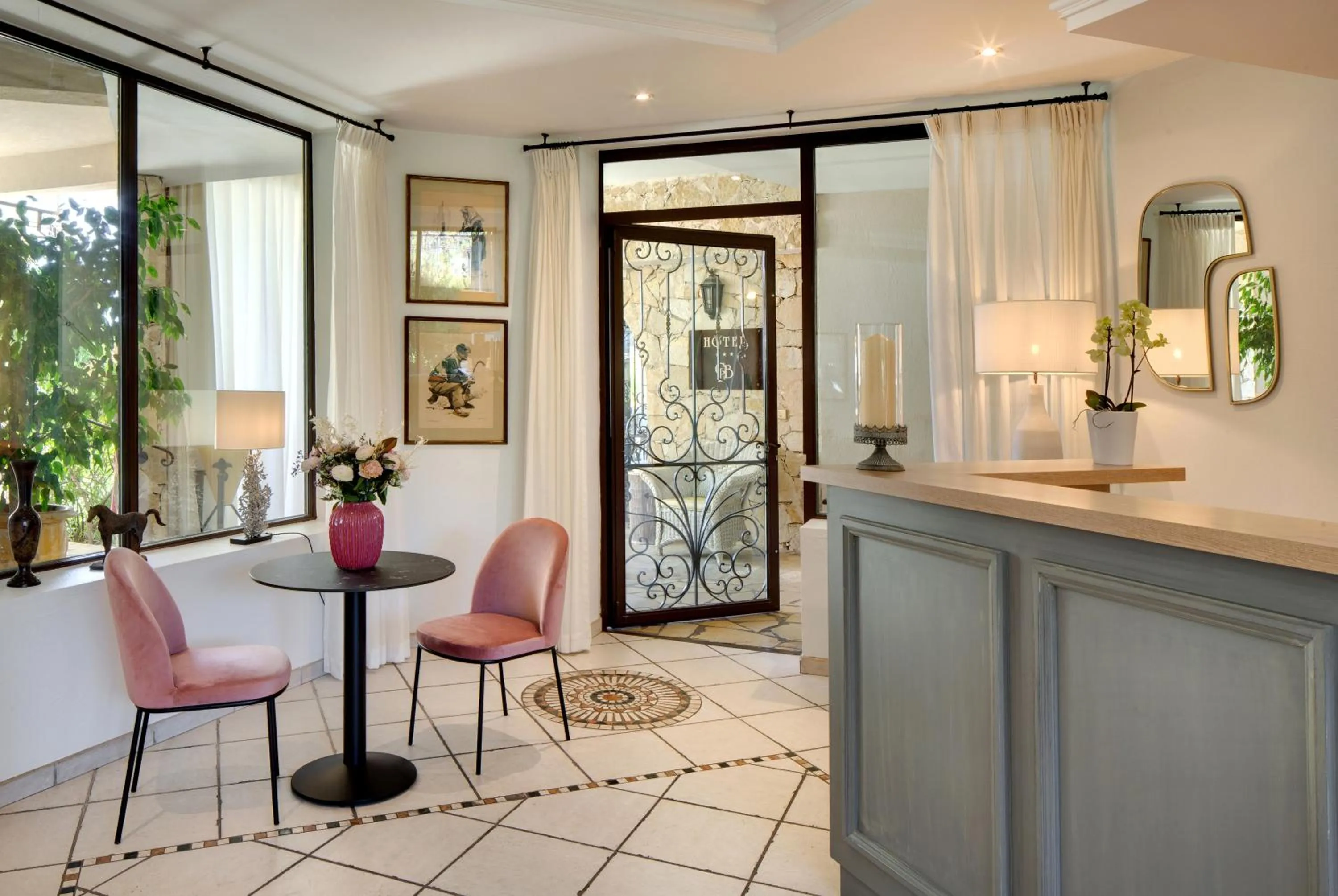 Lobby or reception in Hôtel La Grande Bastide