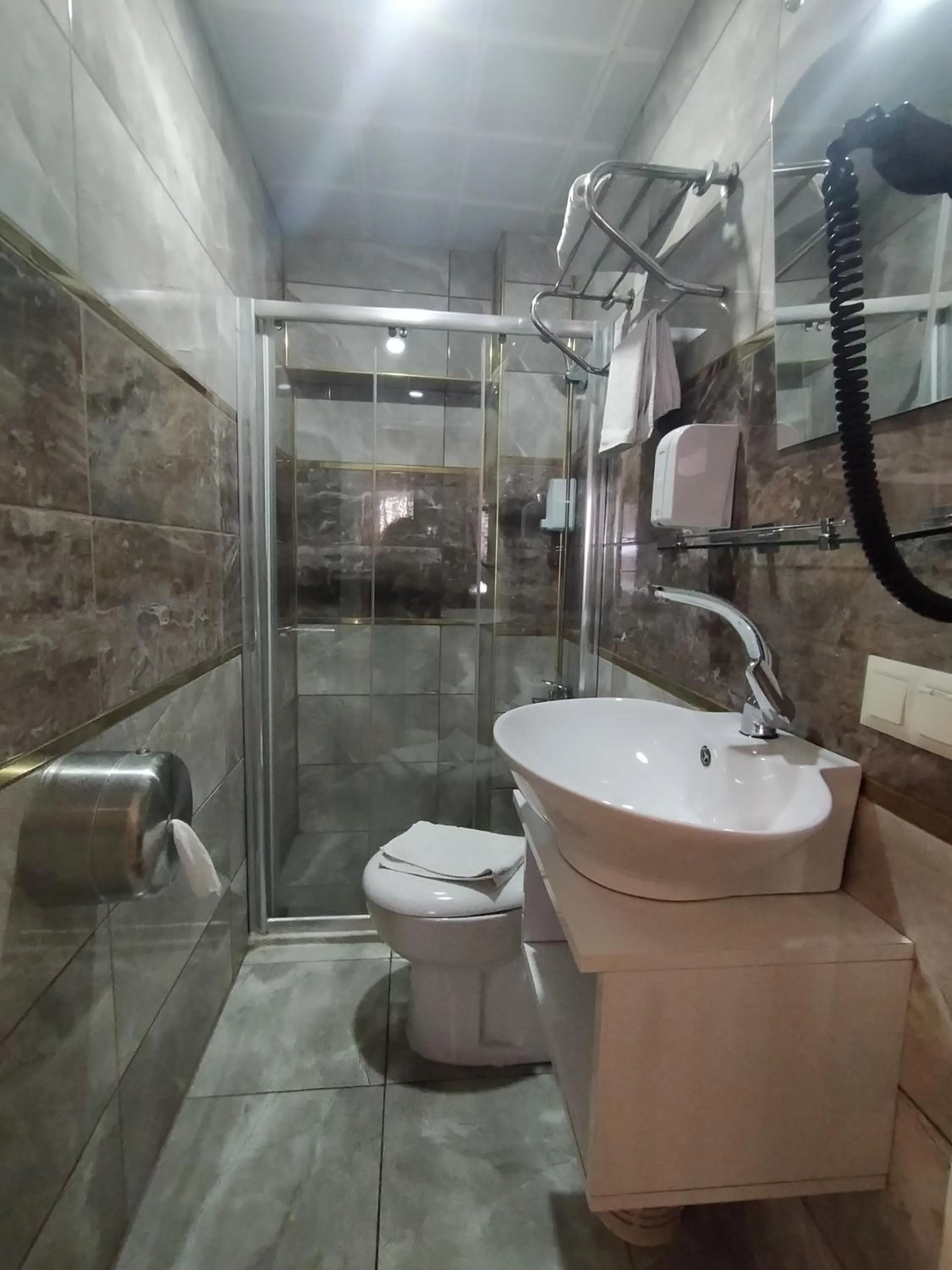 Bathroom in Sehri̇-zade Yalisi