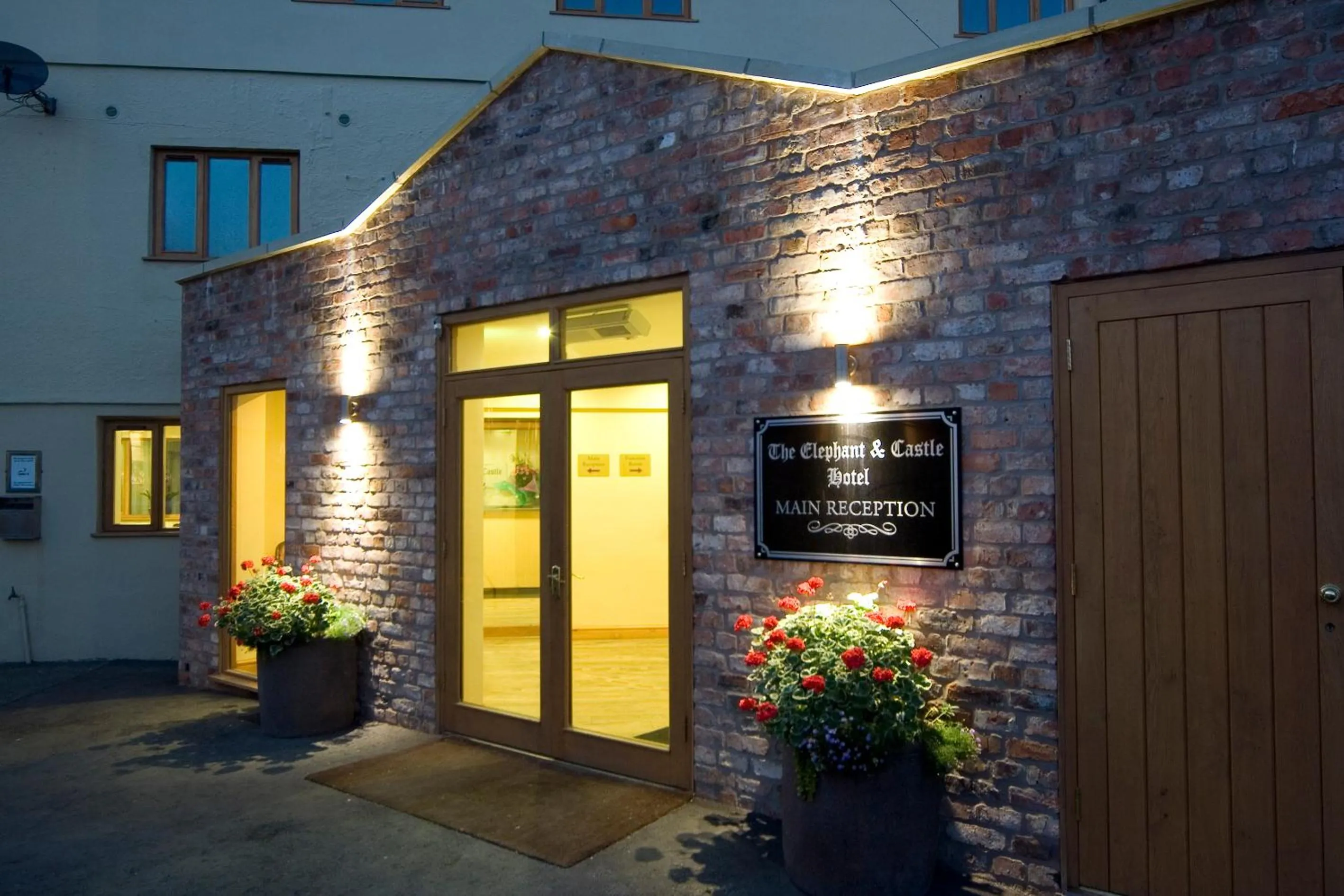 Facade/entrance in The Elephant & Castle Hotel