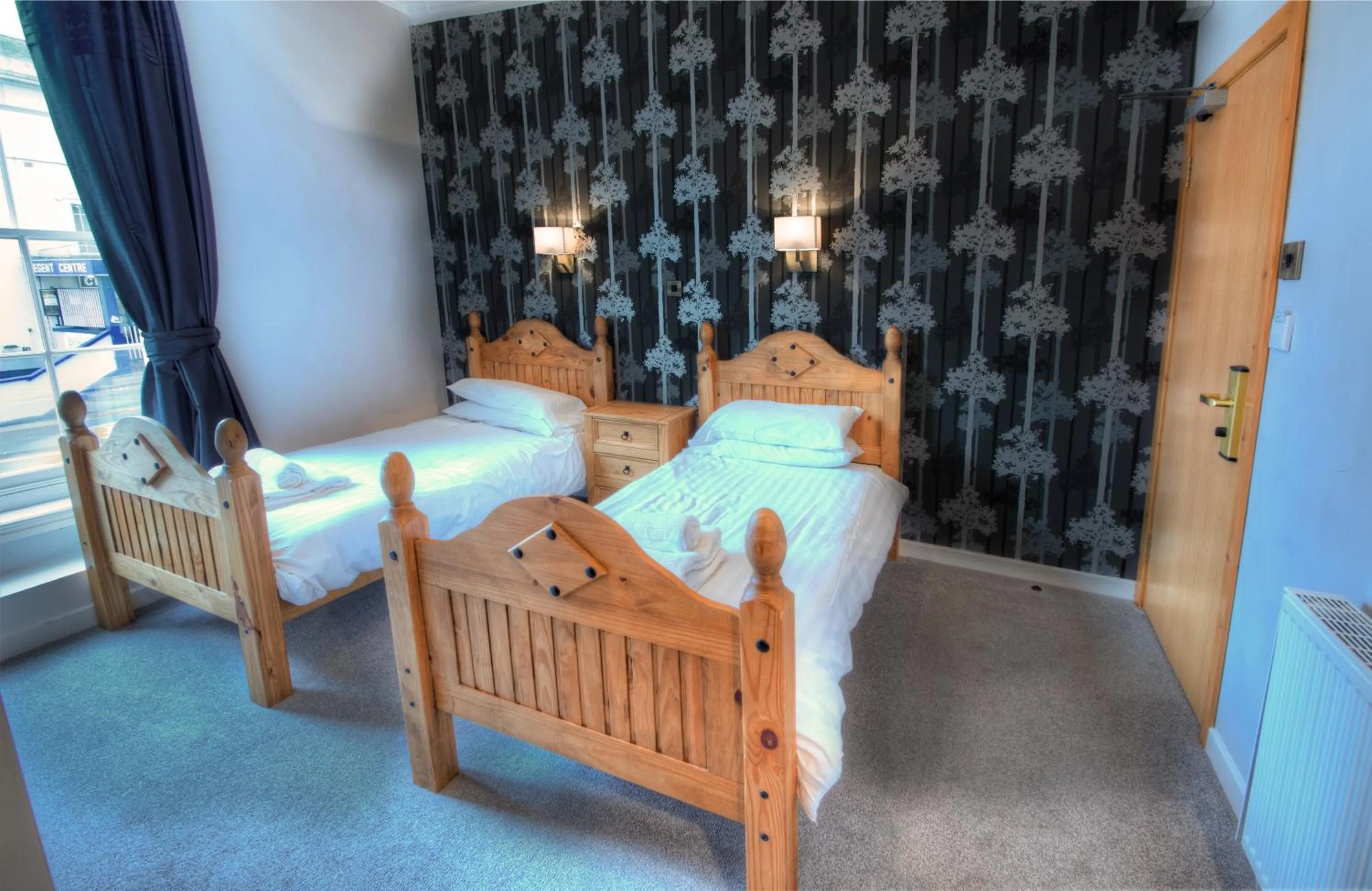 Bedroom, Bed in The Elephant & Castle Hotel