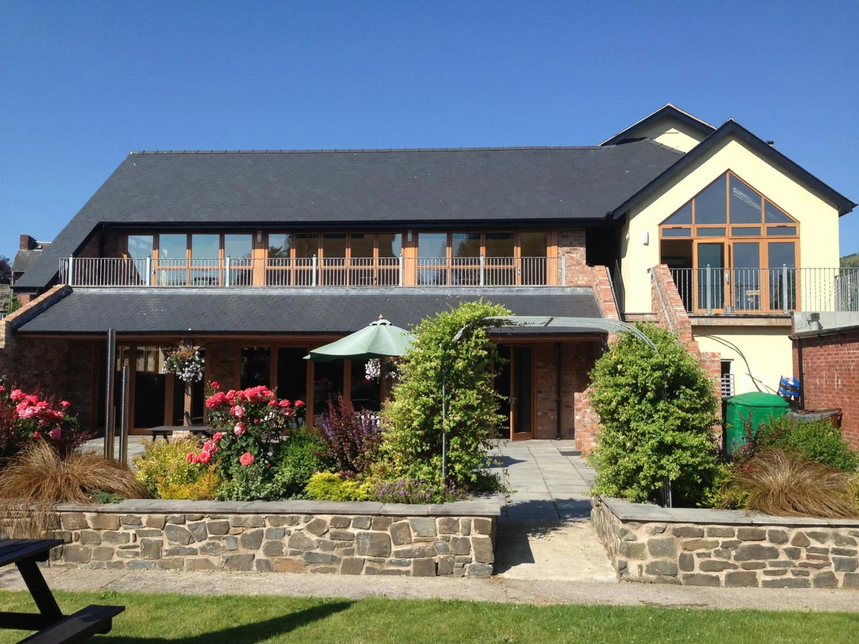 Garden in The Elephant & Castle Hotel