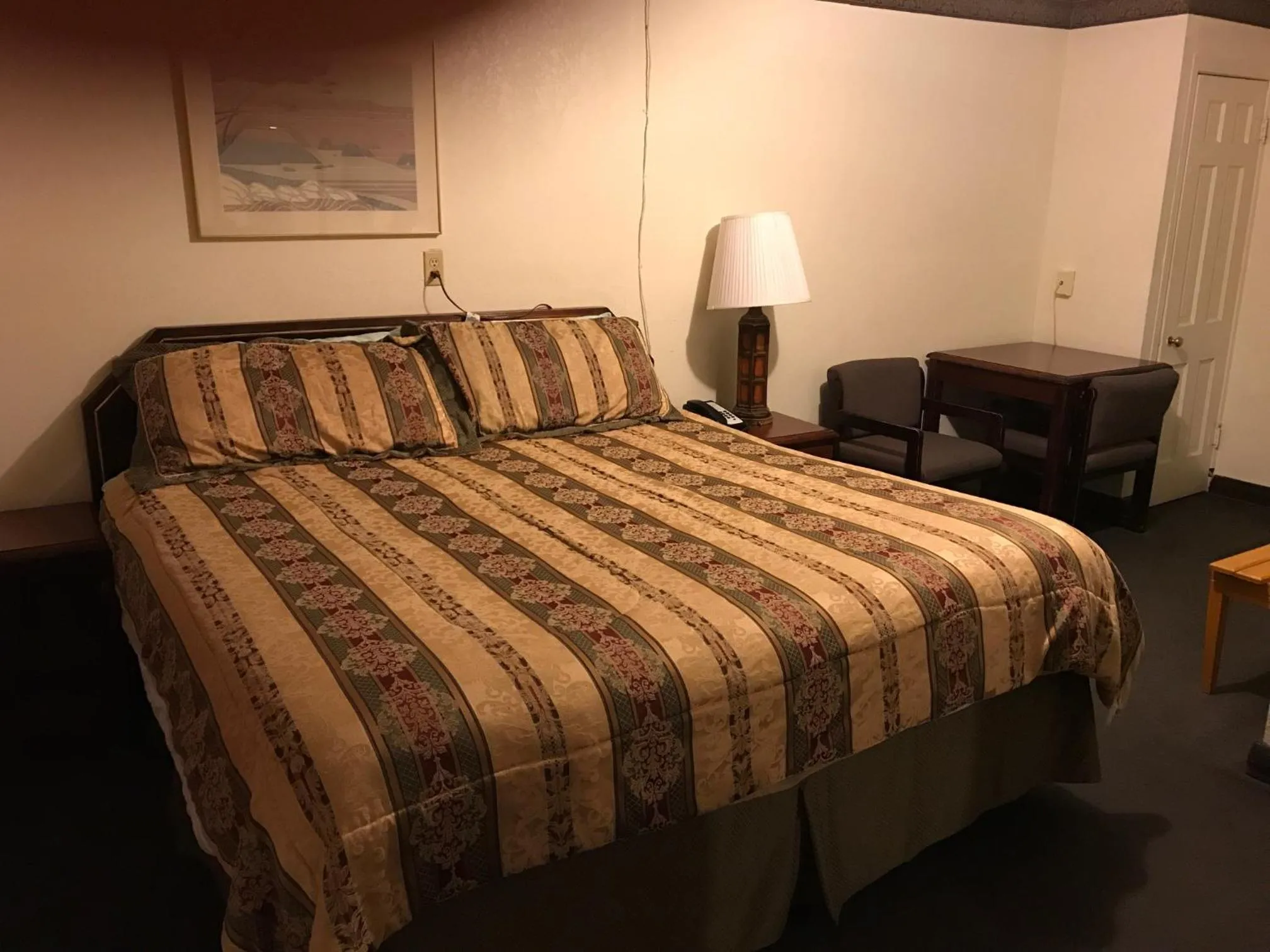 Bed in Budget Inn of Brownfield