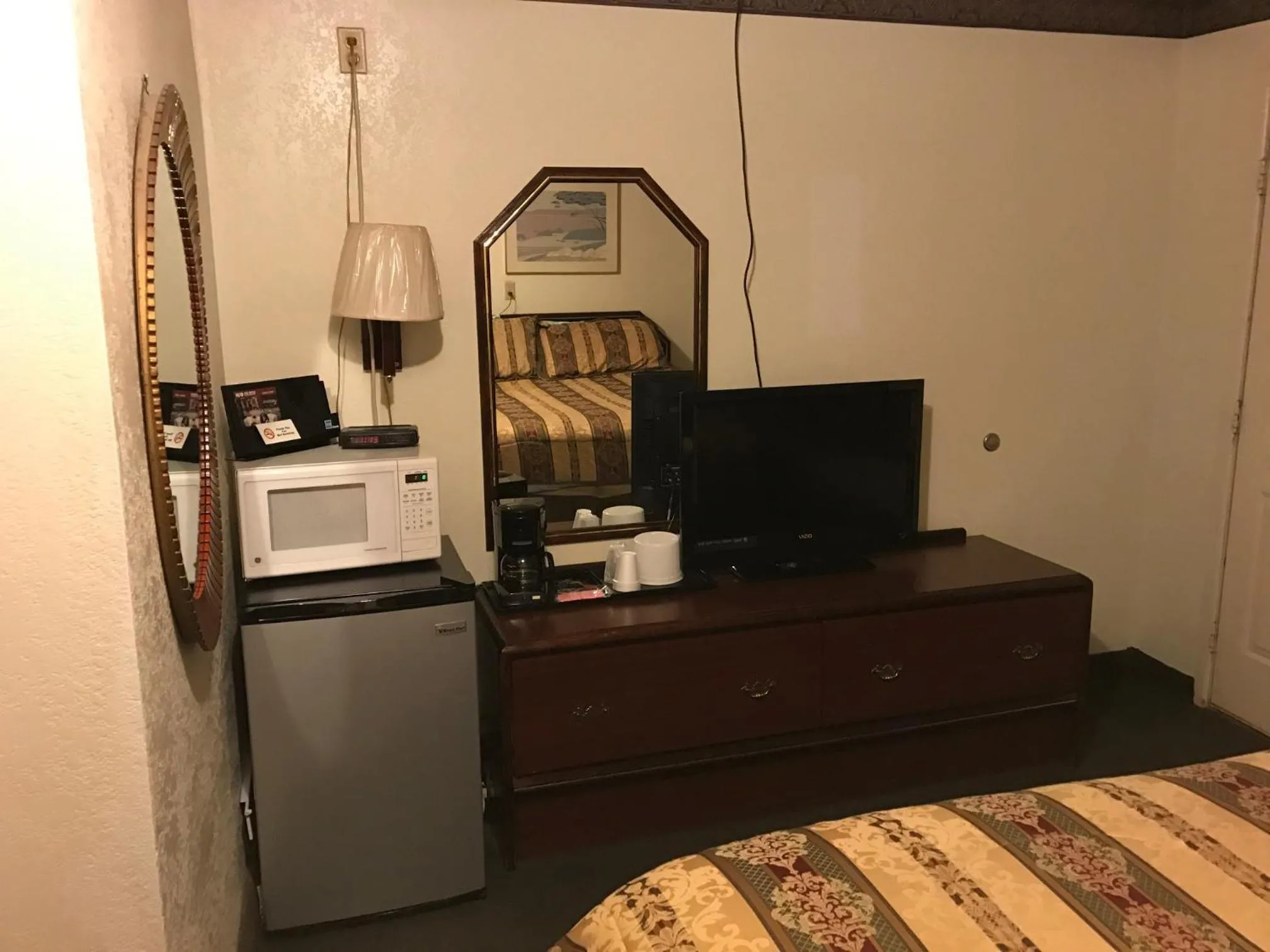 Bed in Budget Inn of Brownfield