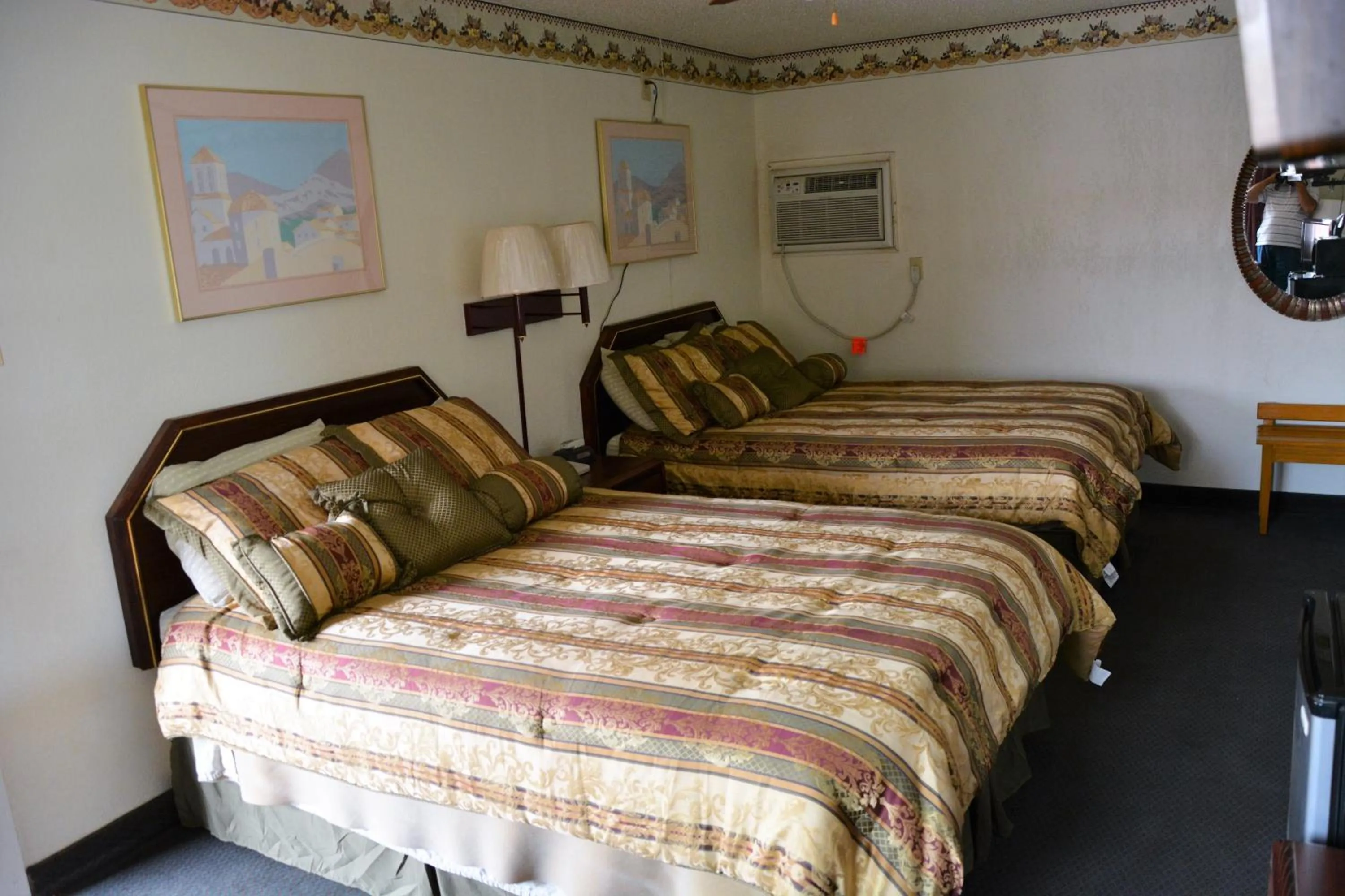 Bed in Budget Inn of Brownfield