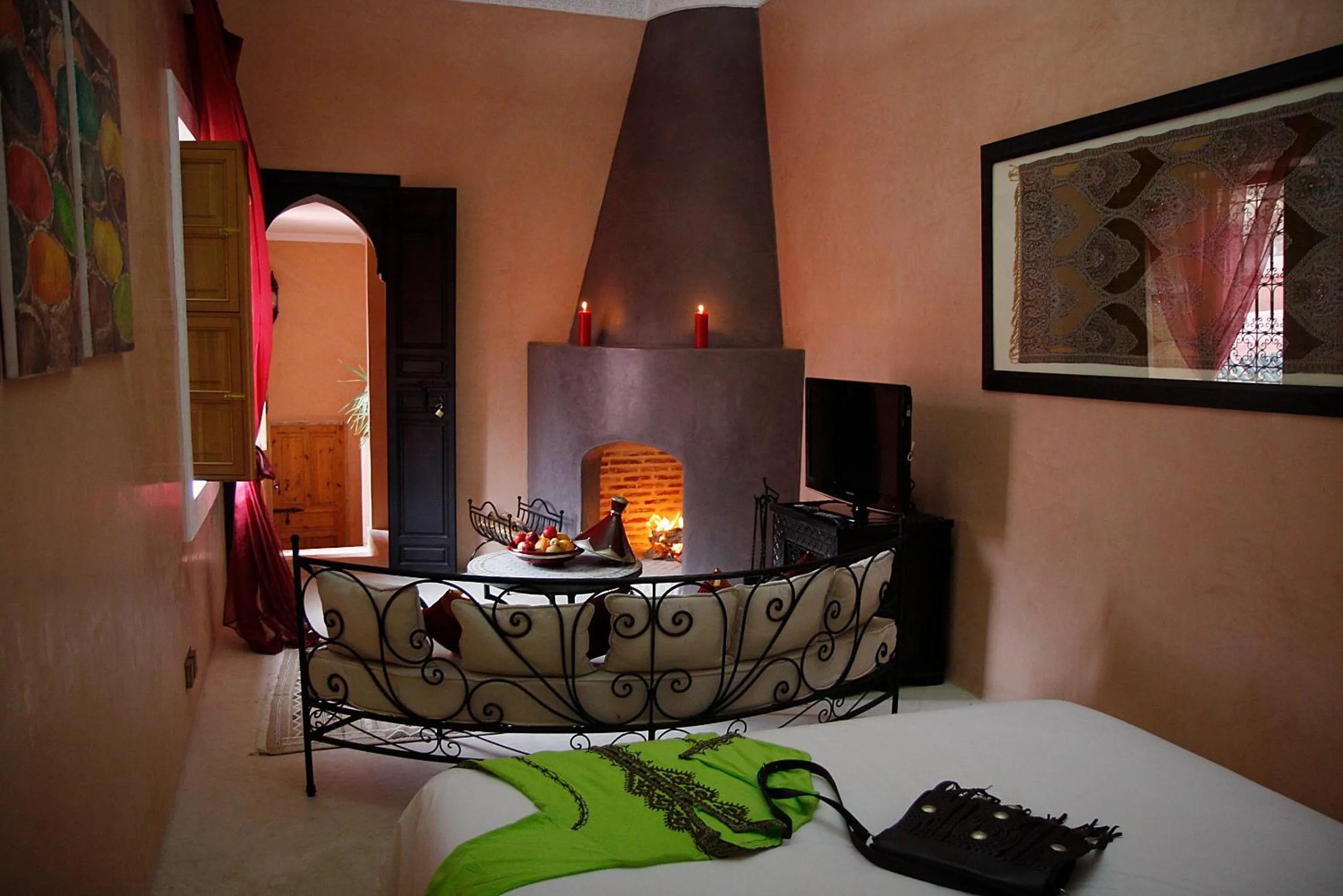 Photo of the whole room, Bed in Riad Alili