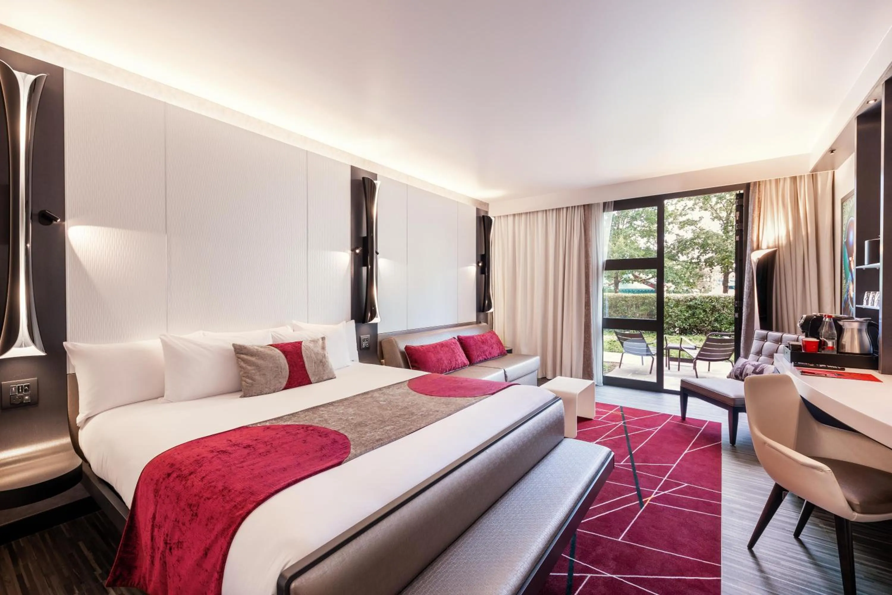 Bedroom, Bed in Disney Hotel New York - The Art of Marvel